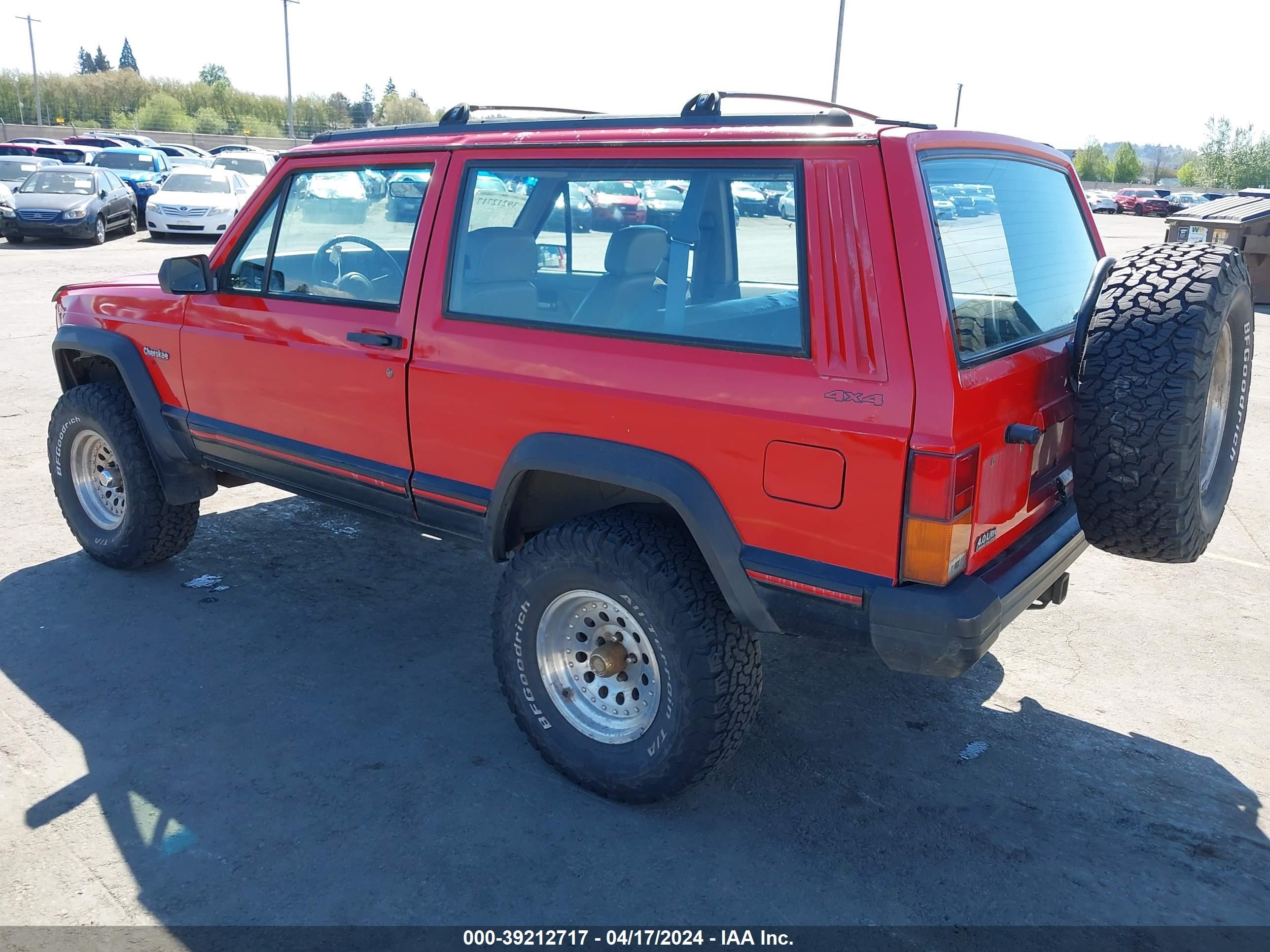 Photo 2 VIN: 1J4FJ67S9PL528379 - JEEP CHEROKEE 