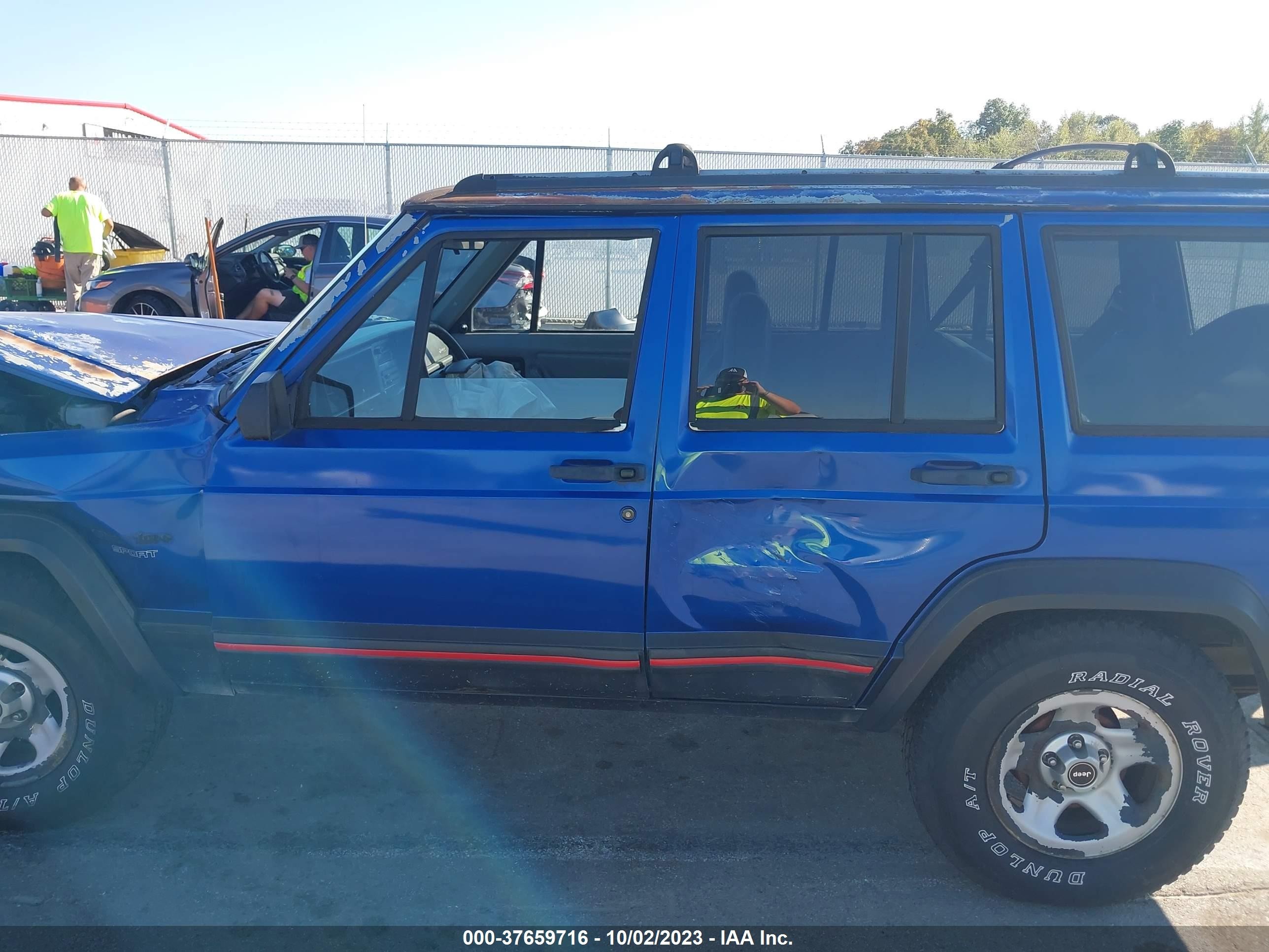 Photo 13 VIN: 1J4FJ68S0SL658252 - JEEP CHEROKEE 