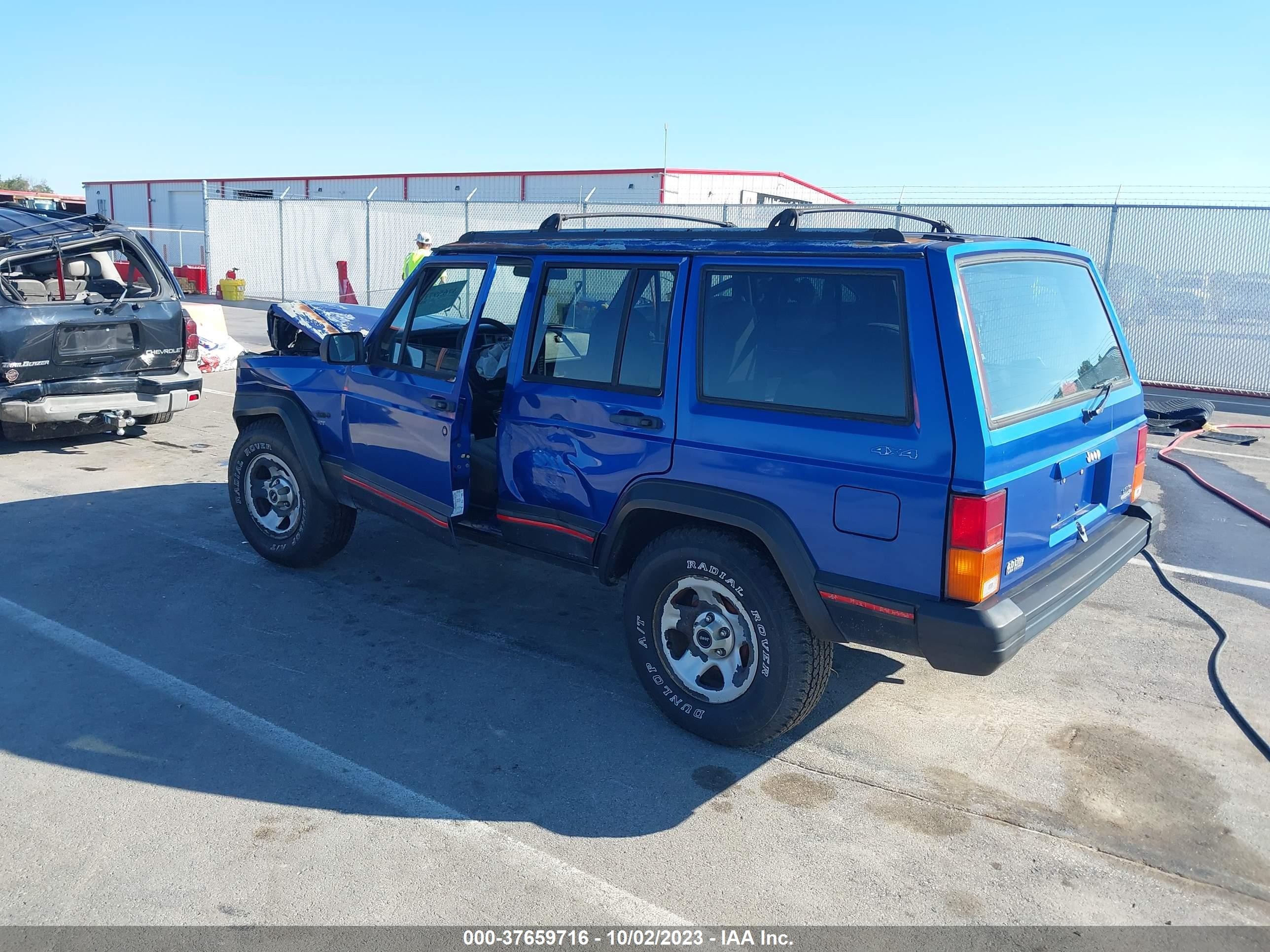 Photo 2 VIN: 1J4FJ68S0SL658252 - JEEP CHEROKEE 