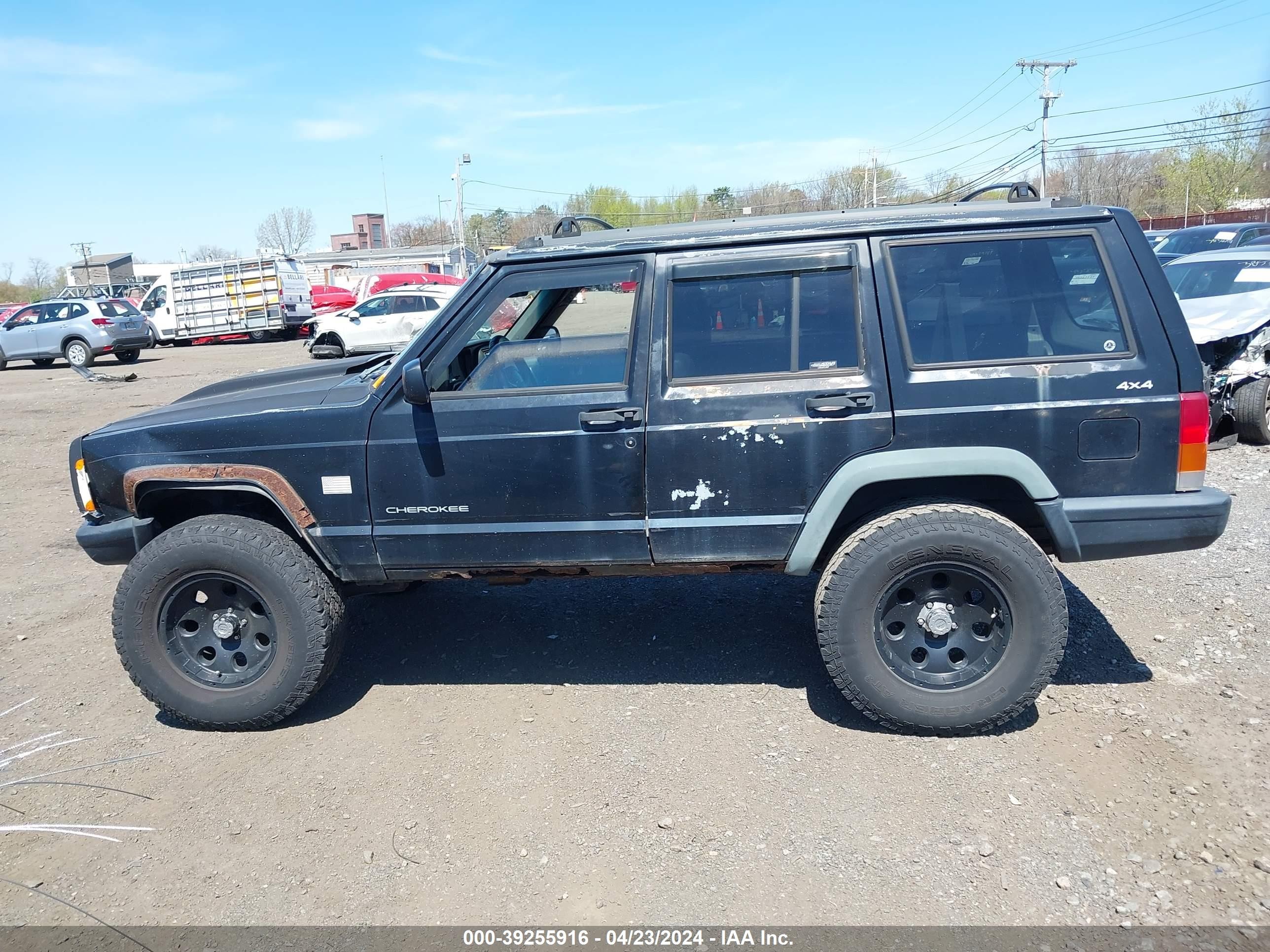 Photo 13 VIN: 1J4FJ68S0WL122388 - JEEP CHEROKEE 