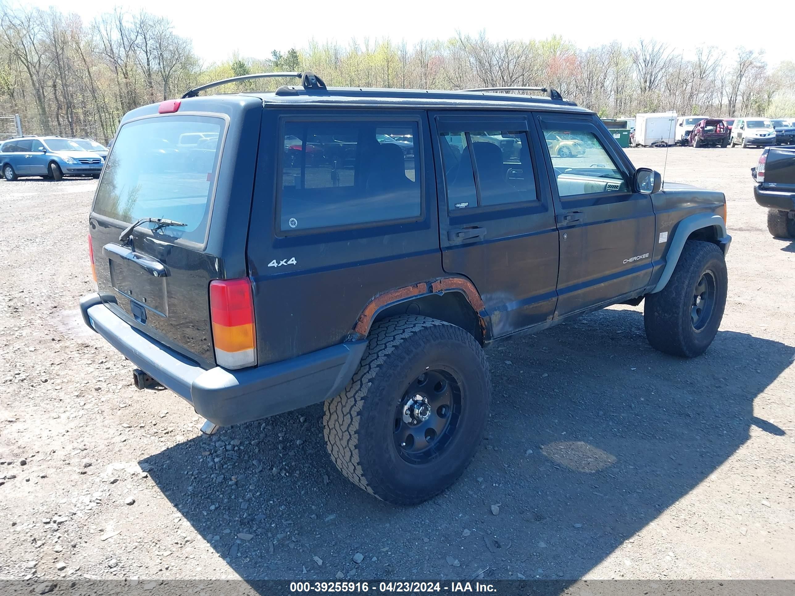 Photo 3 VIN: 1J4FJ68S0WL122388 - JEEP CHEROKEE 