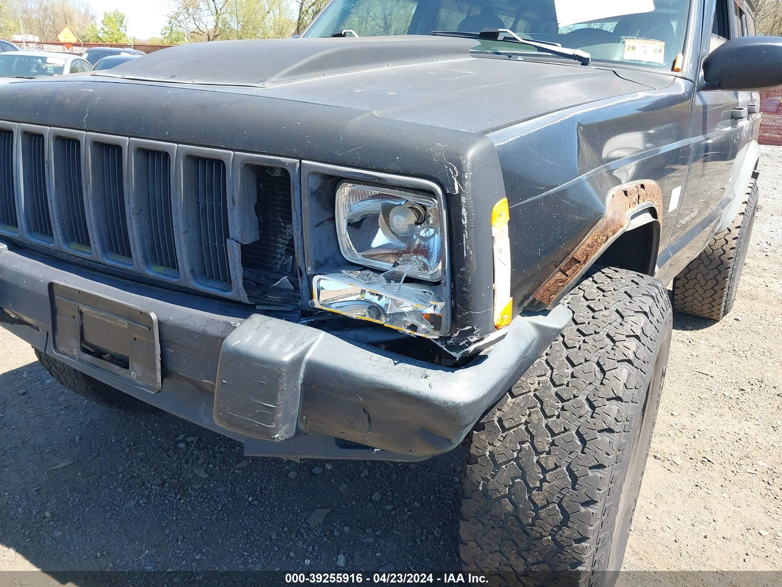 Photo 5 VIN: 1J4FJ68S0WL122388 - JEEP CHEROKEE 