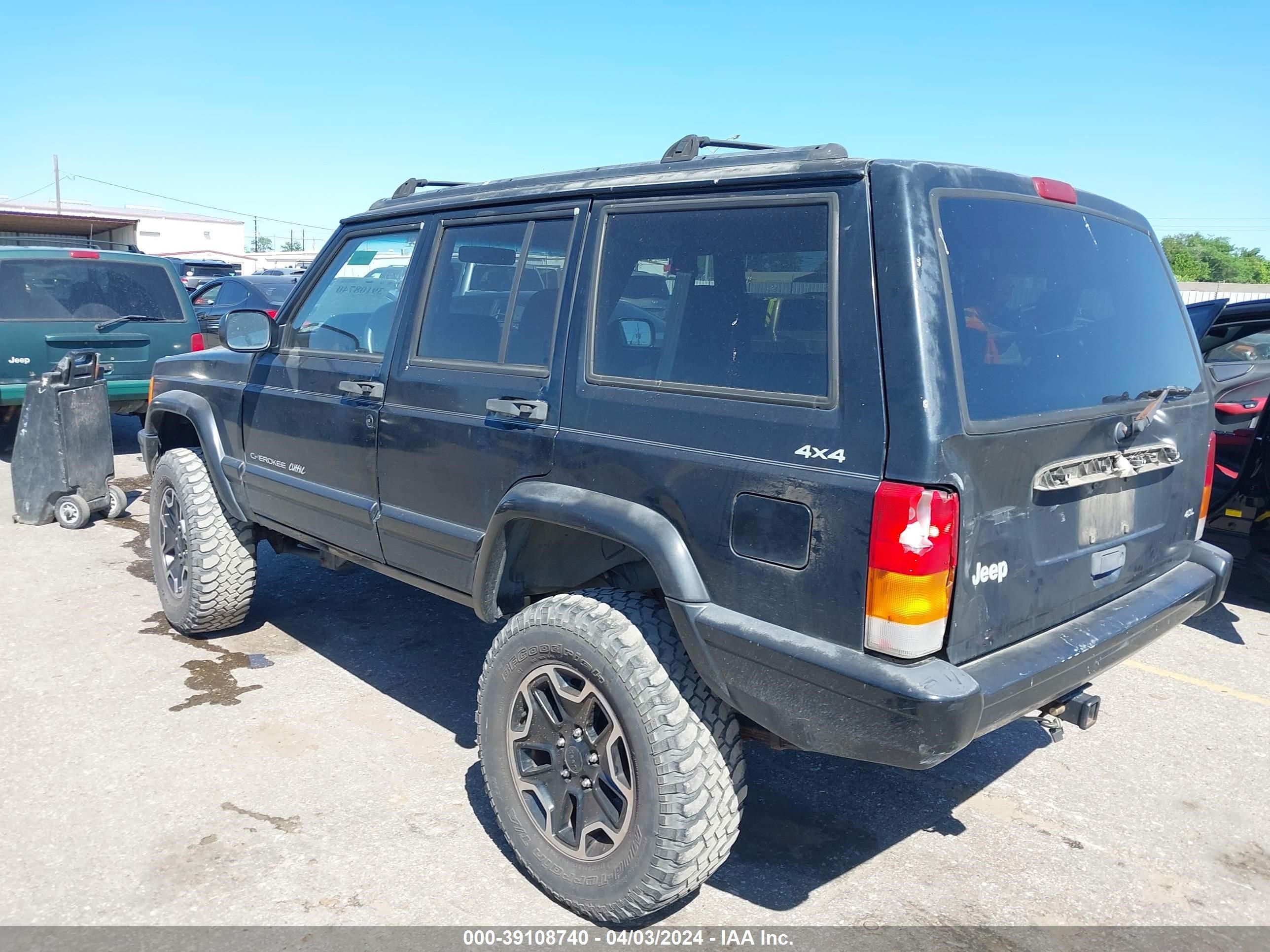 Photo 2 VIN: 1J4FJ68S1WL263910 - JEEP CHEROKEE 