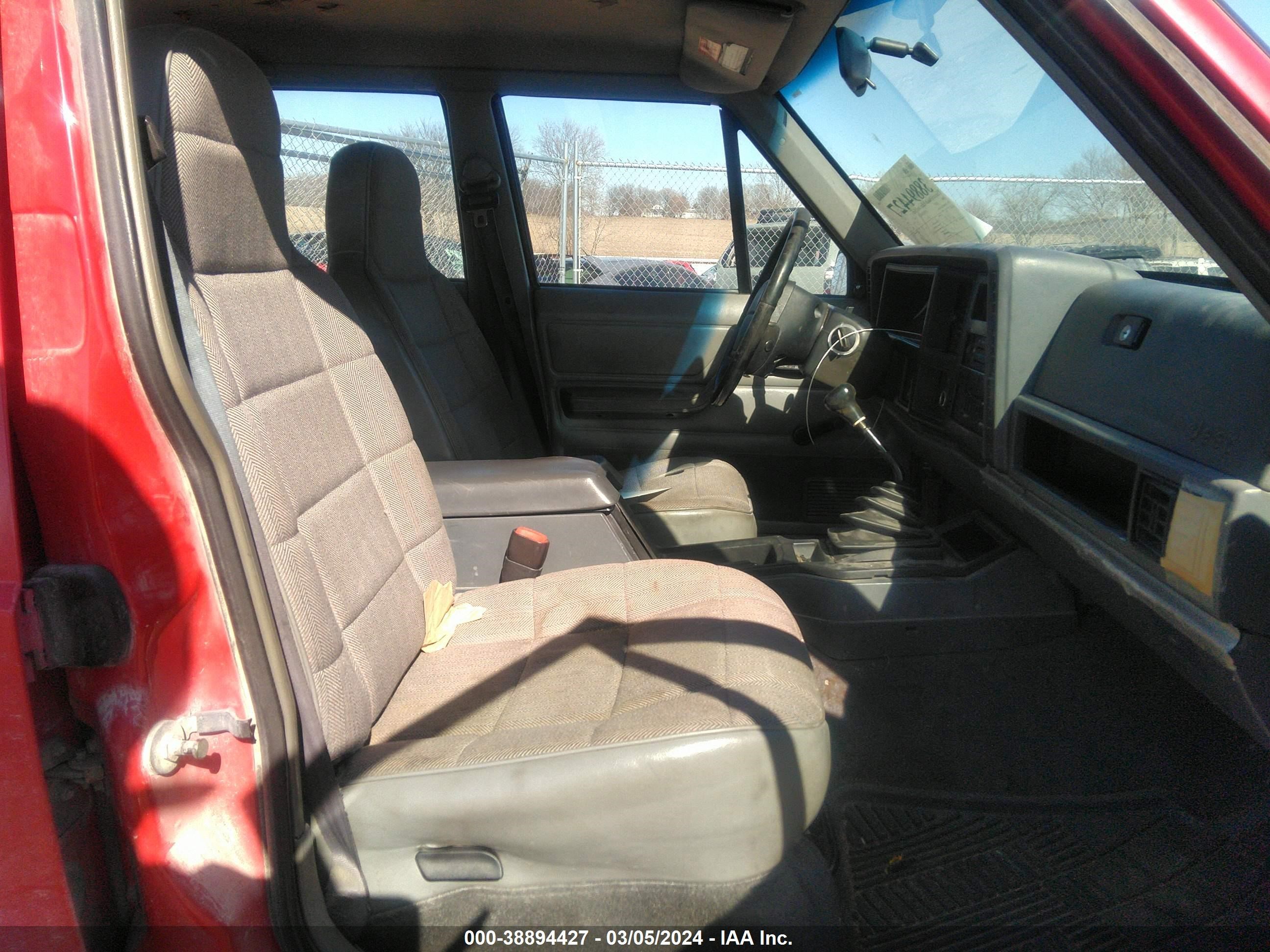 Photo 4 VIN: 1J4FJ68S5TL174546 - JEEP CHEROKEE 