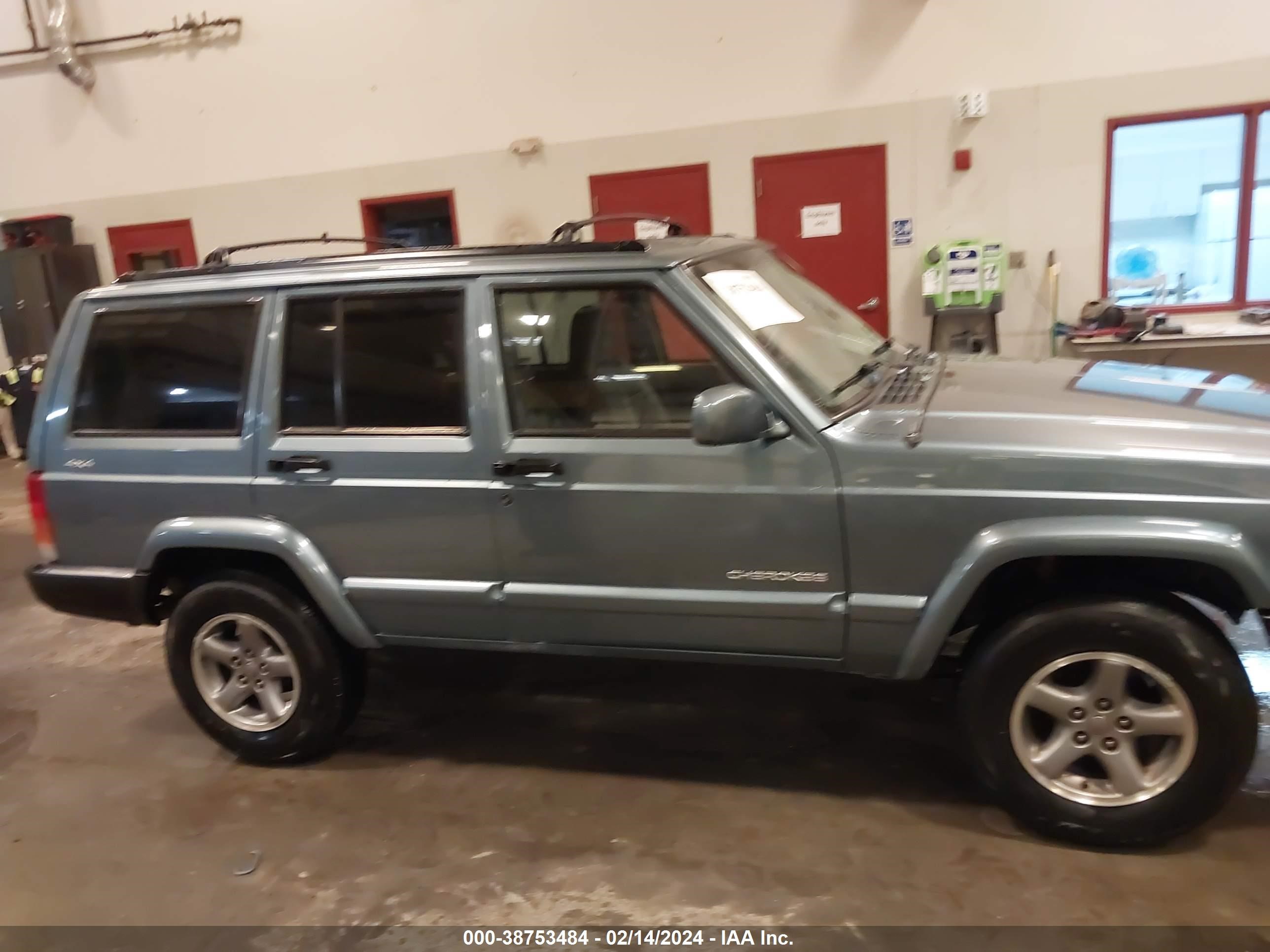 Photo 12 VIN: 1J4FJ68S7VL554751 - JEEP CHEROKEE 