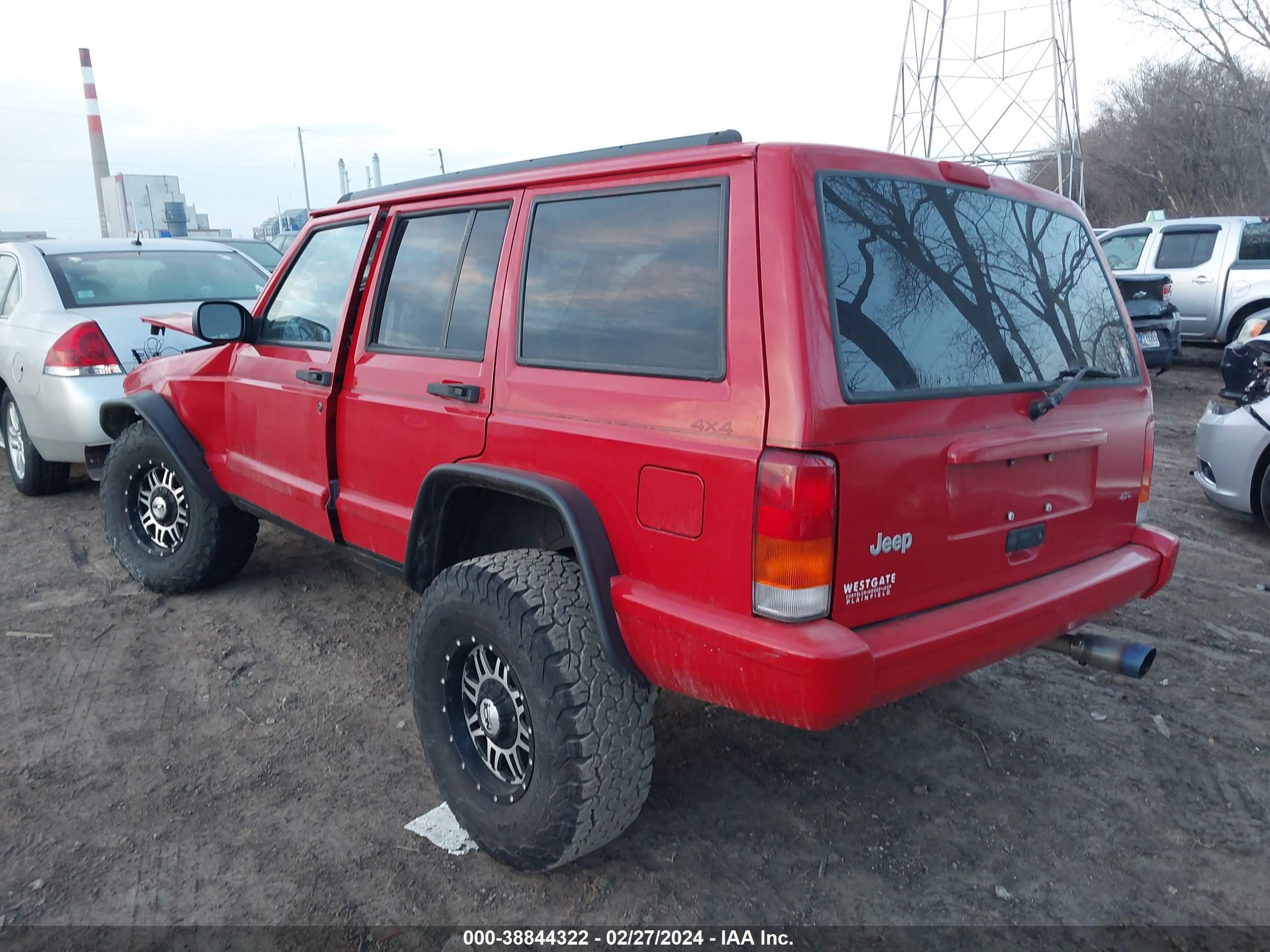 Photo 2 VIN: 1J4FJ68S7WL186928 - JEEP CHEROKEE 