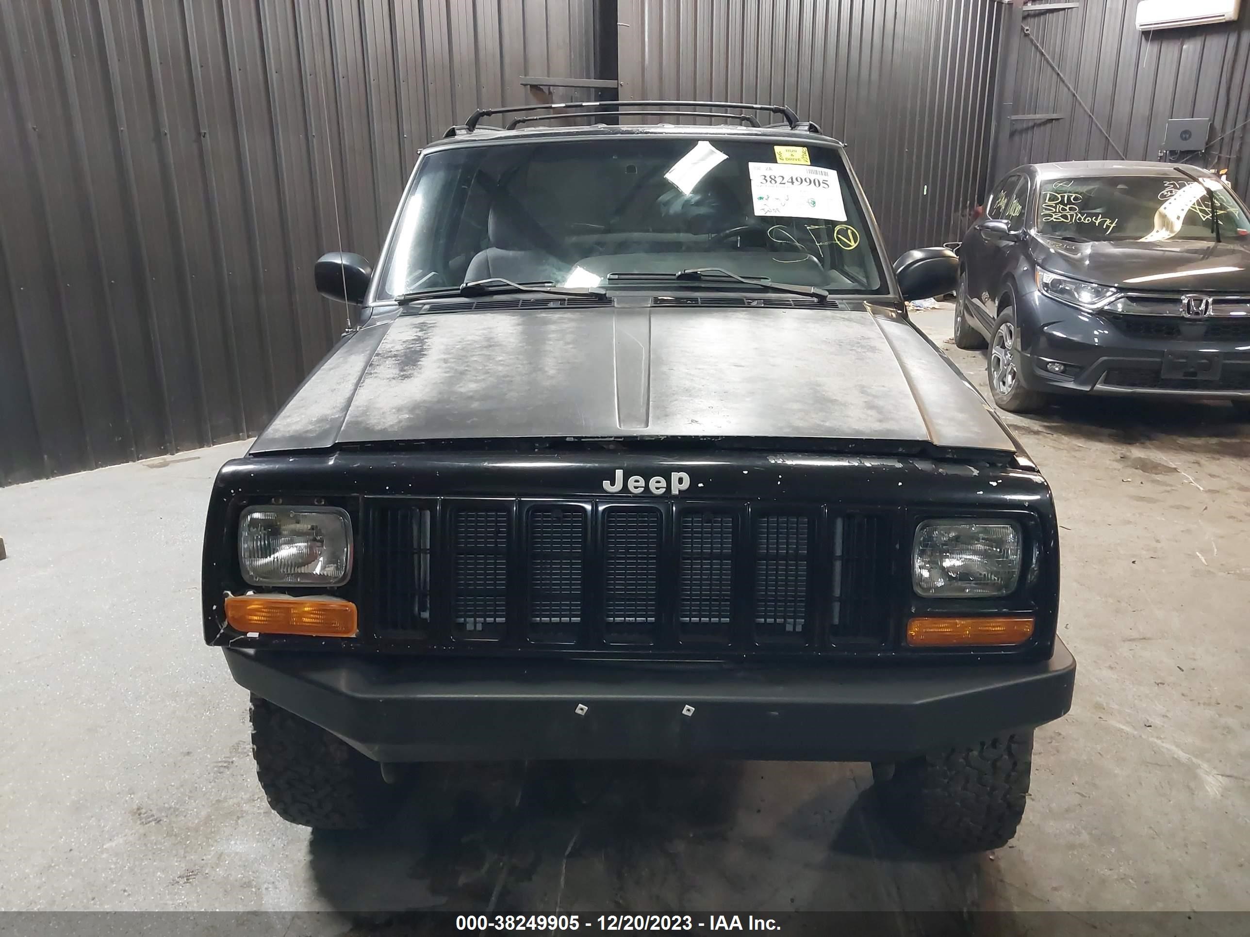 Photo 5 VIN: 1J4FJ68SXWL153521 - JEEP CHEROKEE 