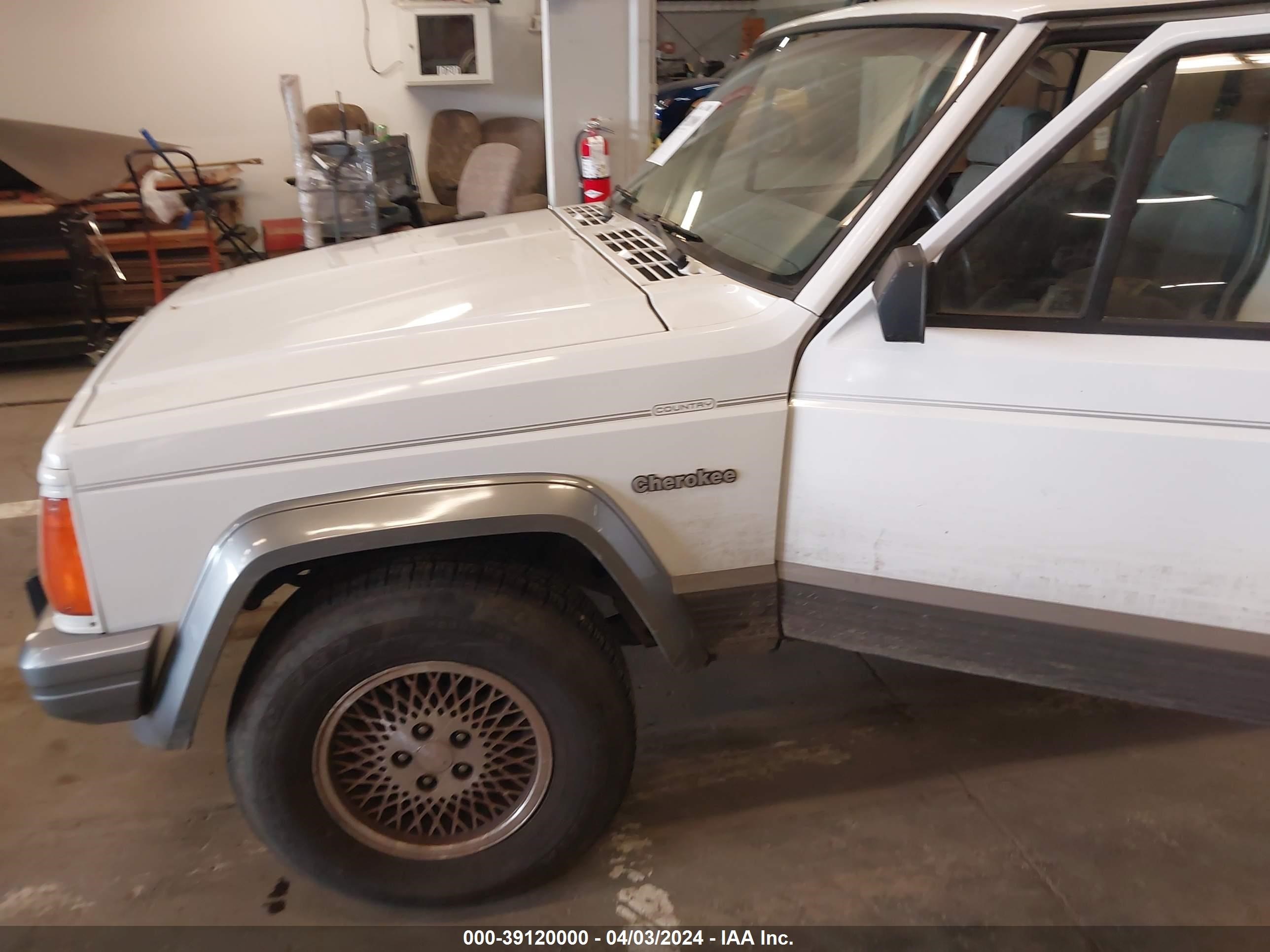 Photo 12 VIN: 1J4FJ78S2RL100824 - JEEP CHEROKEE 