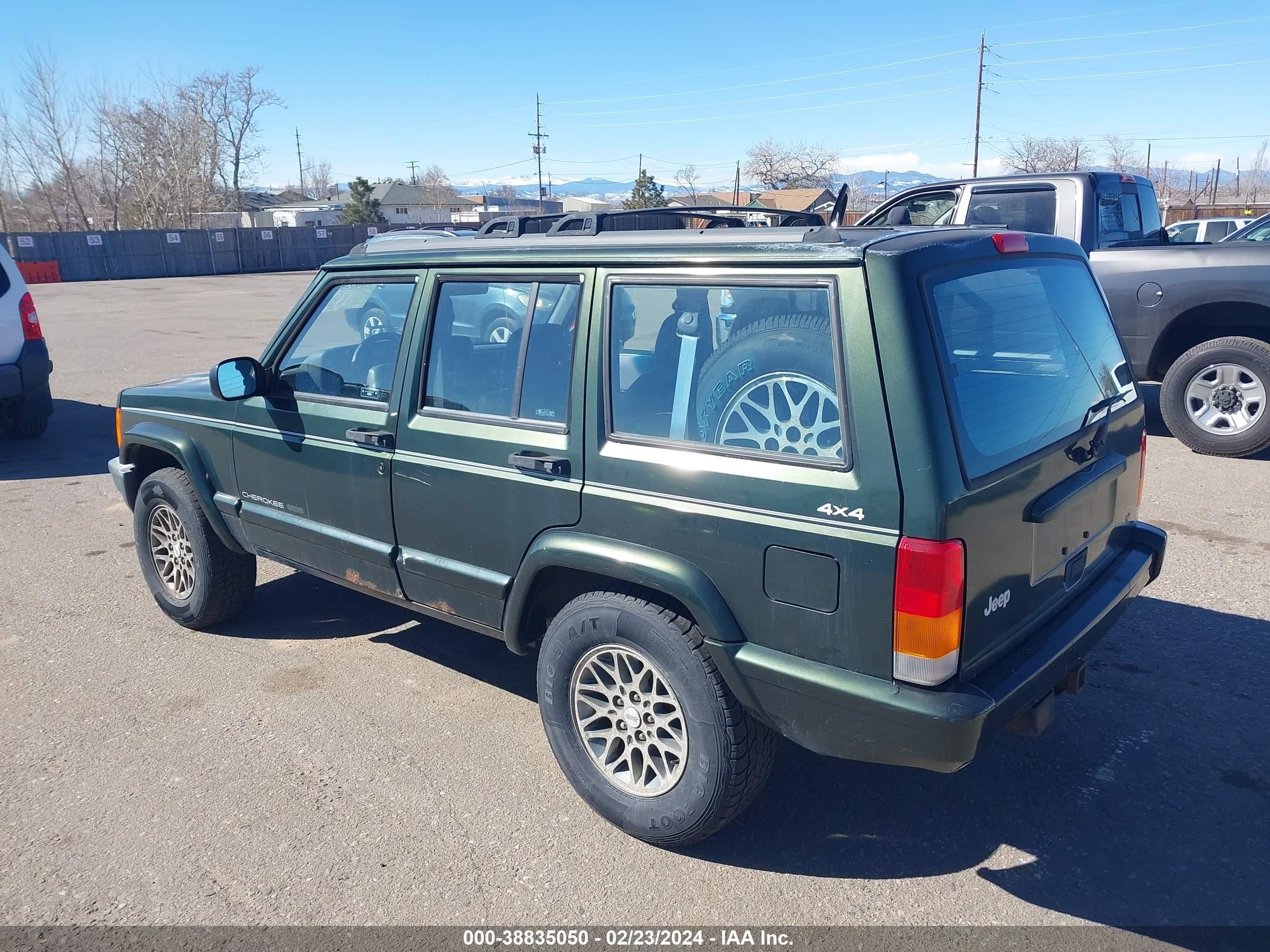 Photo 2 VIN: 1J4FJ78S3VL569480 - JEEP CHEROKEE 