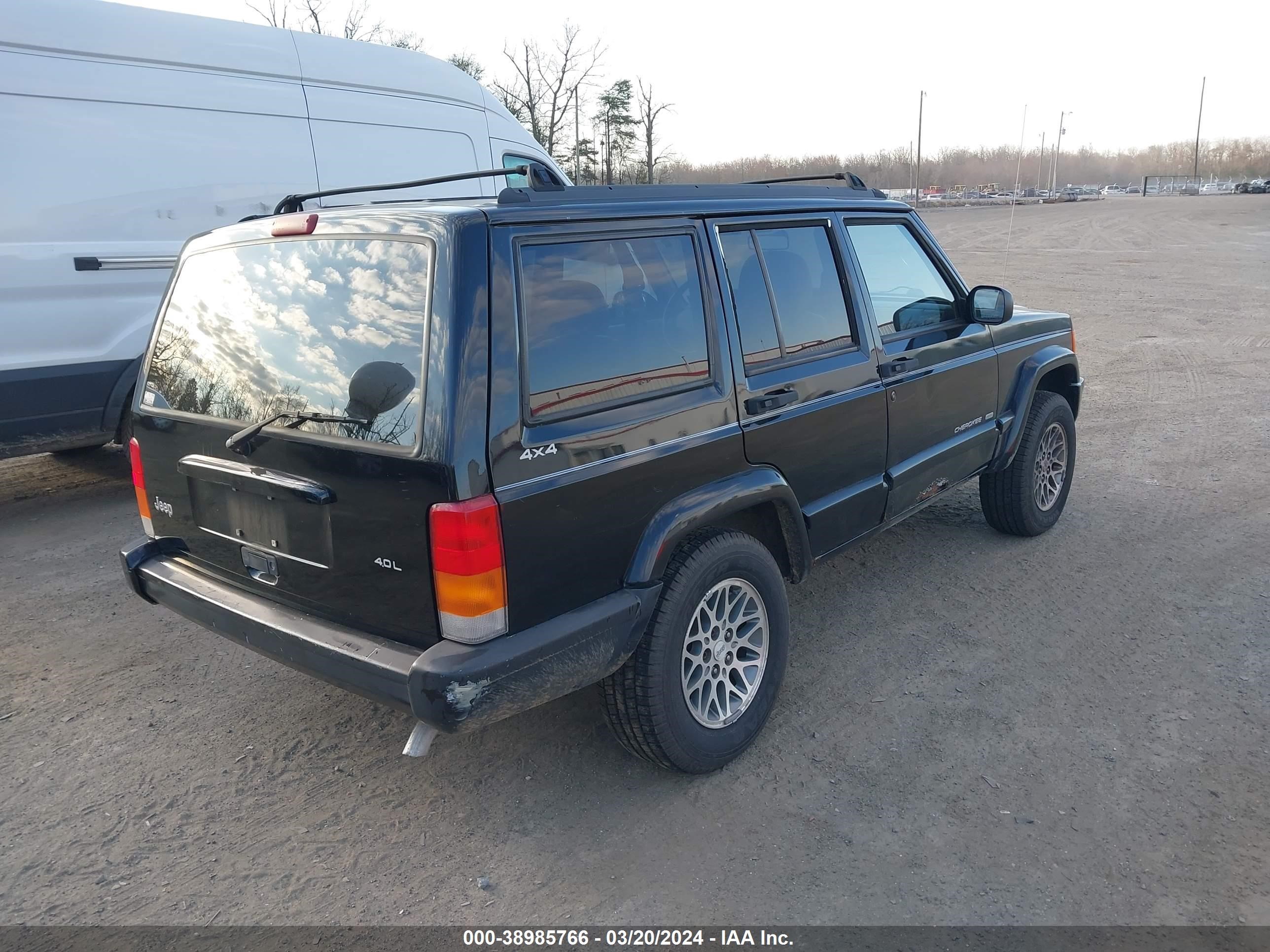 Photo 3 VIN: 1J4FJ78S3WL284568 - JEEP CHEROKEE 