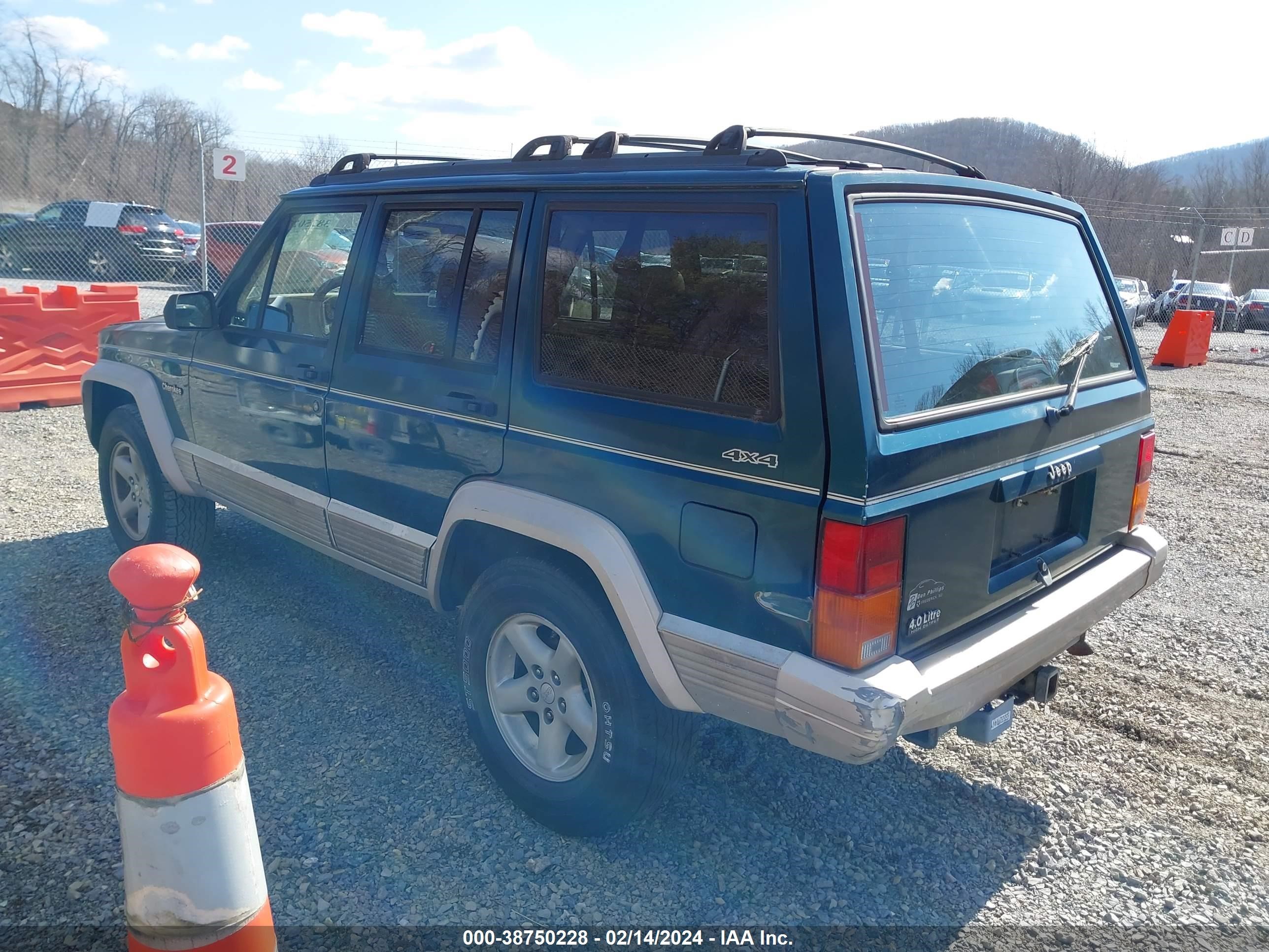 Photo 2 VIN: 1J4FJ78S6TL306185 - JEEP CHEROKEE 