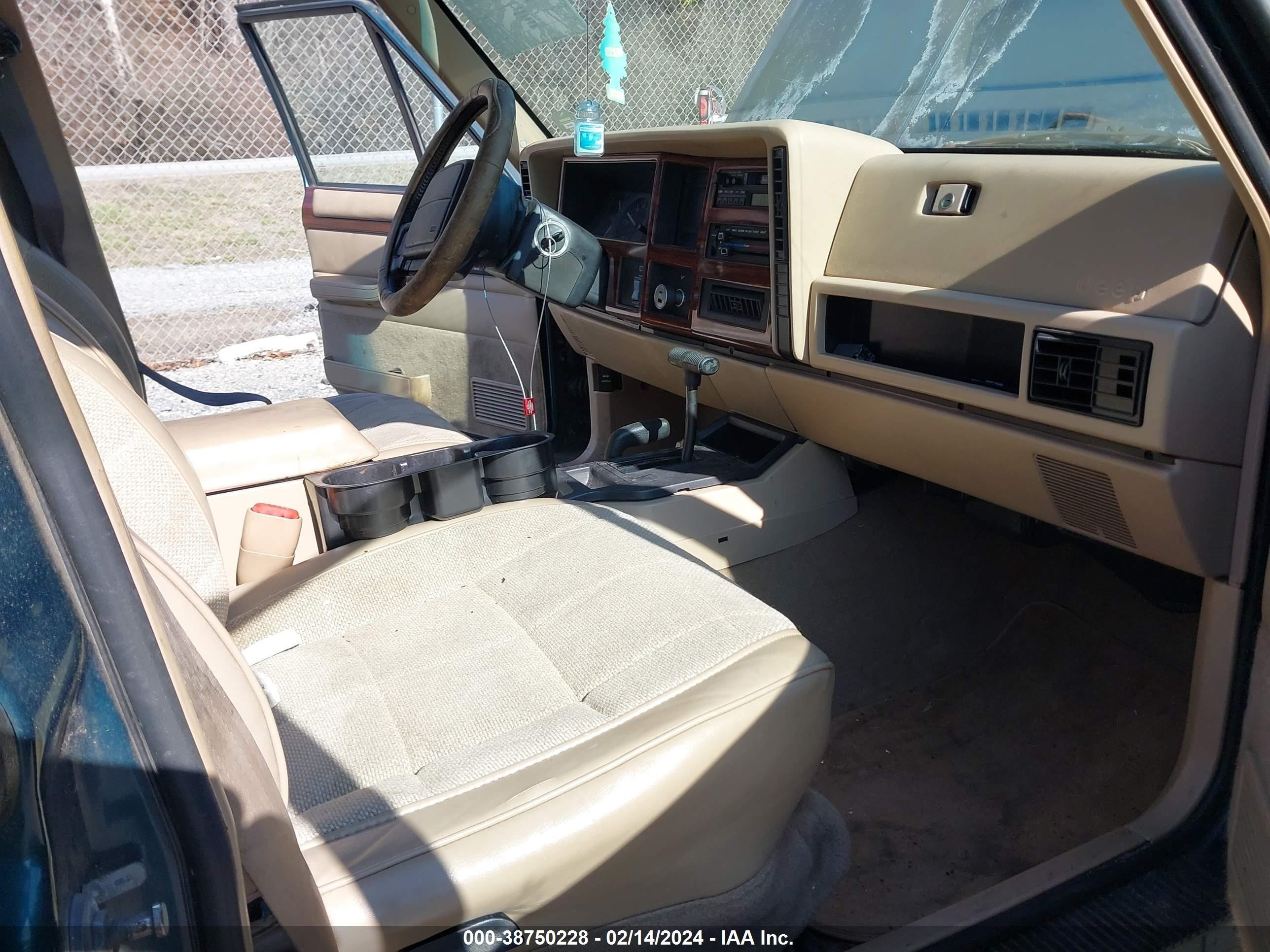 Photo 4 VIN: 1J4FJ78S6TL306185 - JEEP CHEROKEE 