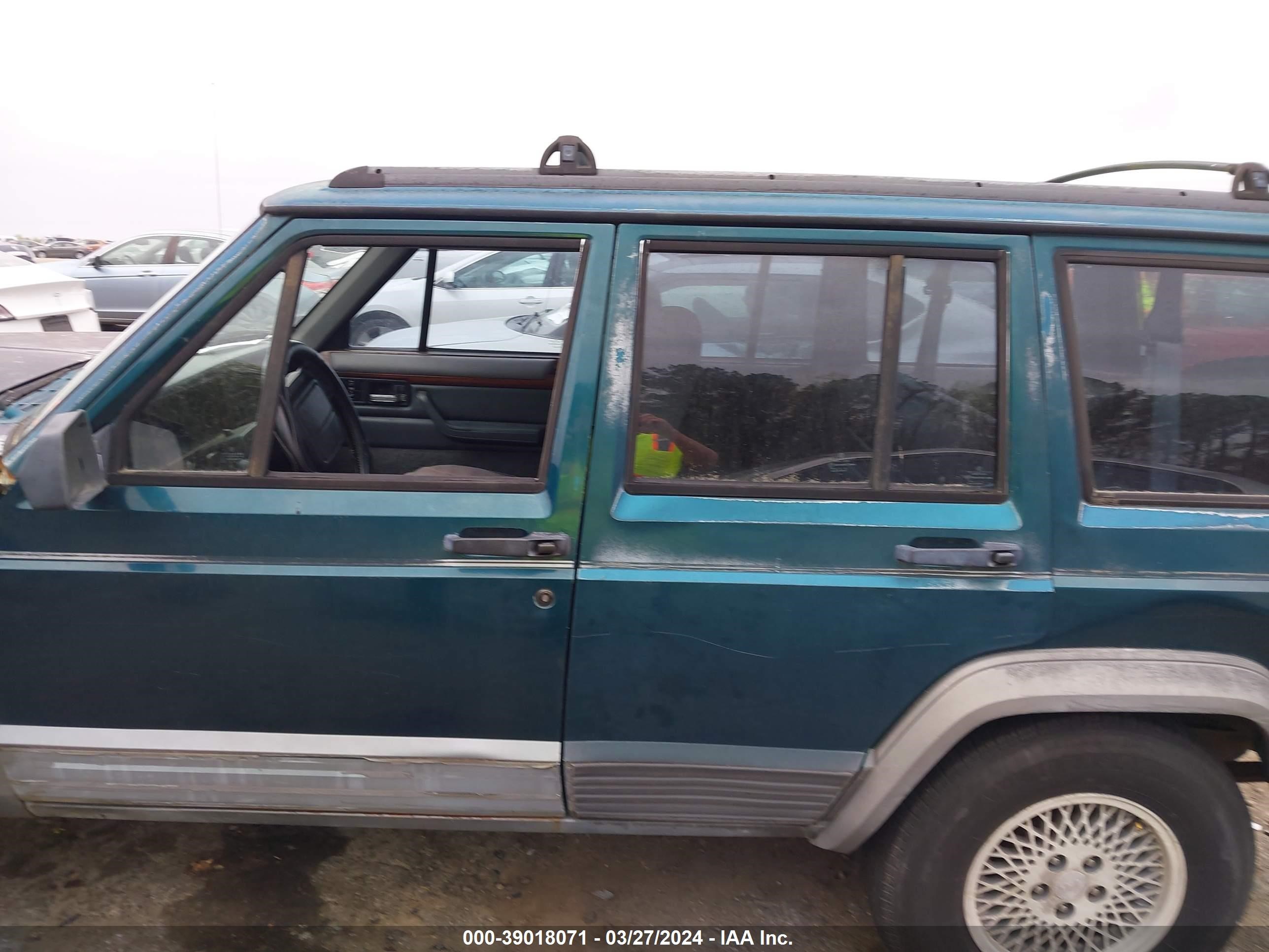 Photo 13 VIN: 1J4FJ78S7SL554279 - JEEP CHEROKEE 