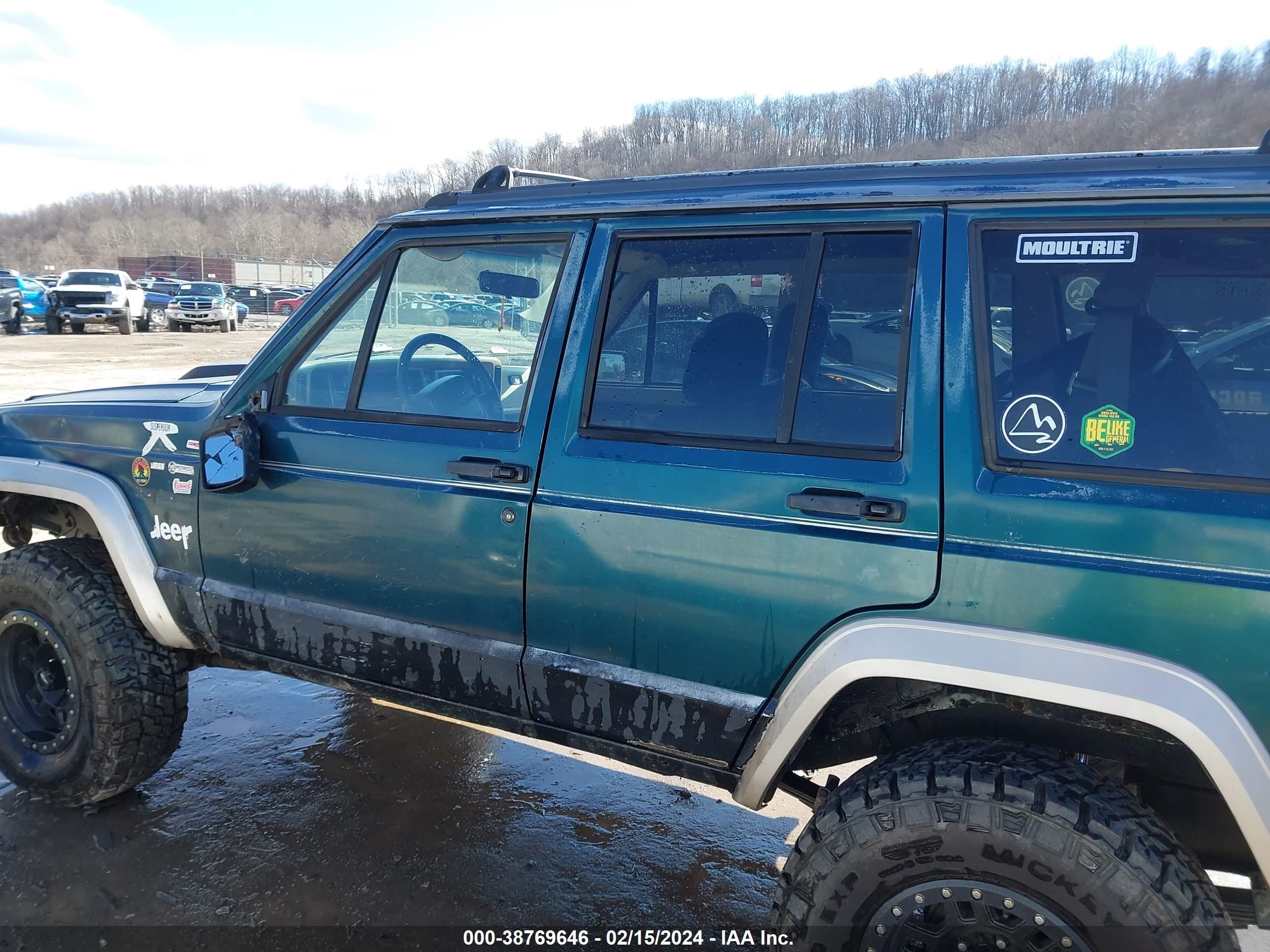 Photo 13 VIN: 1J4FJ78SXSL500927 - JEEP CHEROKEE 