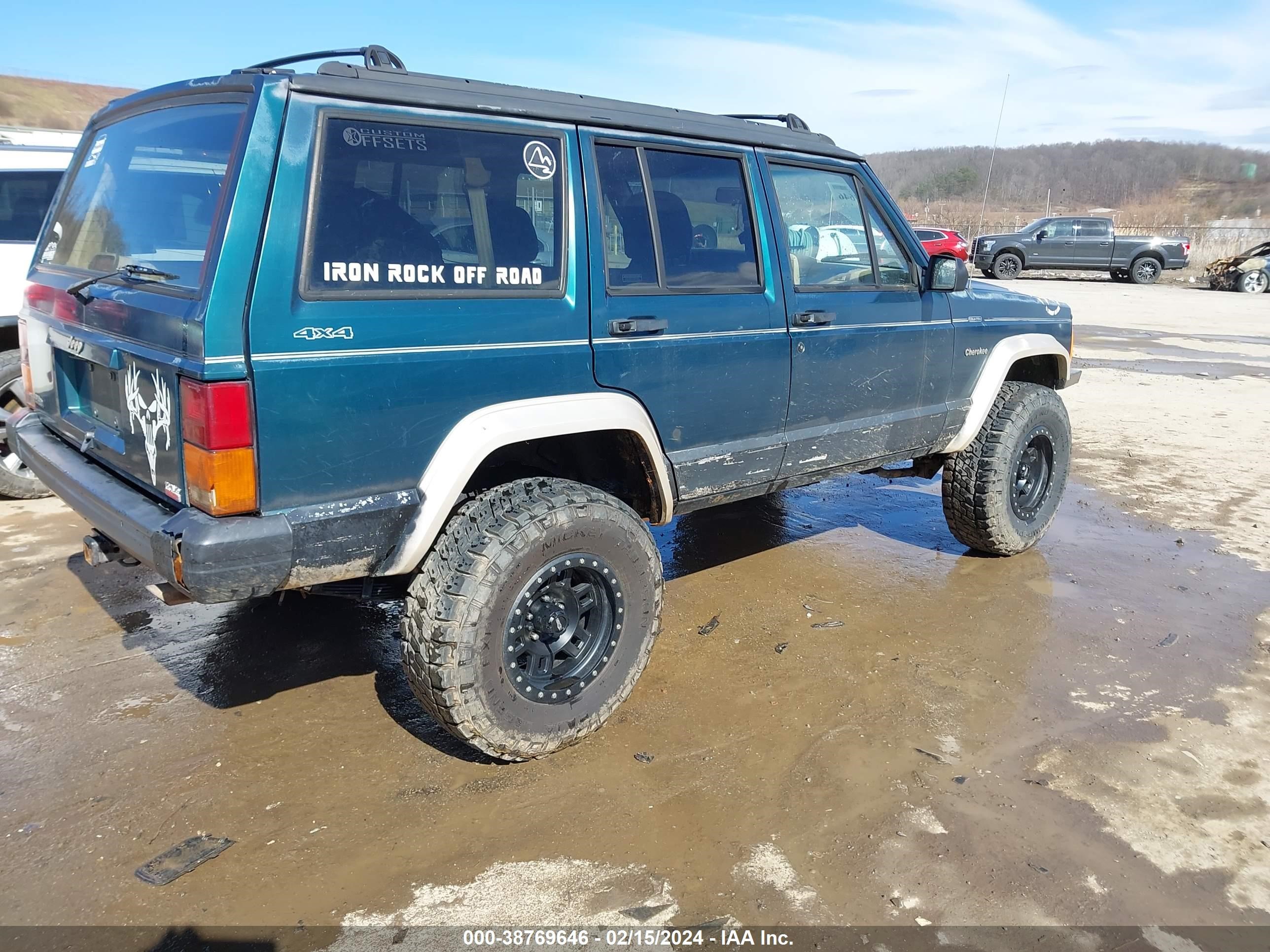 Photo 3 VIN: 1J4FJ78SXSL500927 - JEEP CHEROKEE 