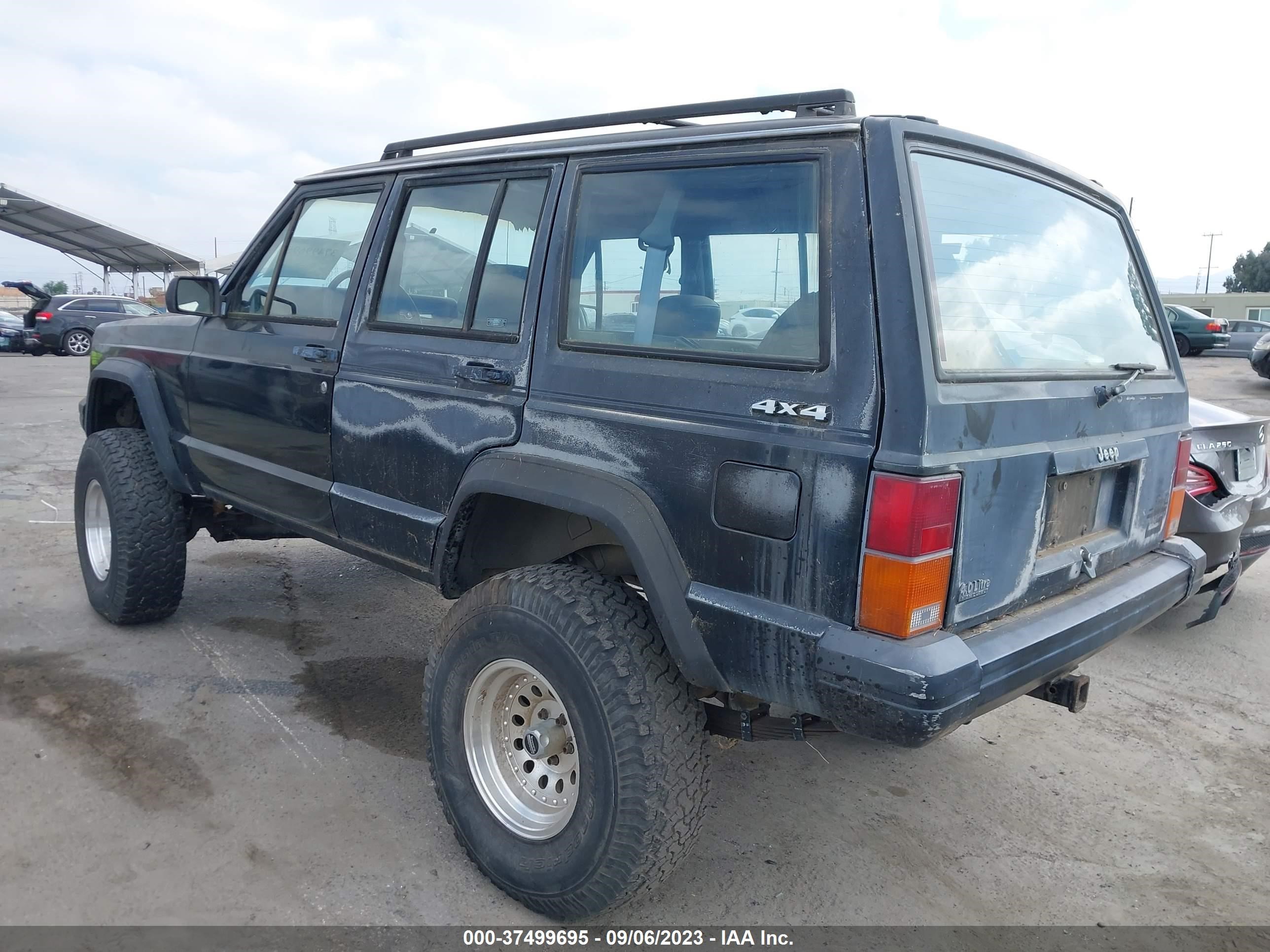 Photo 2 VIN: 1J4FJ8850NL144895 - JEEP CHEROKEE 