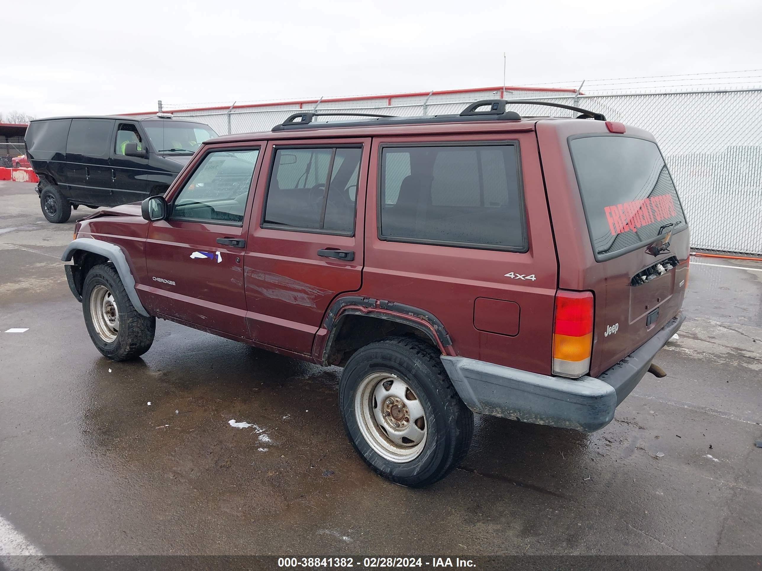 Photo 2 VIN: 1J4FN28S9YL571147 - JEEP CHEROKEE 