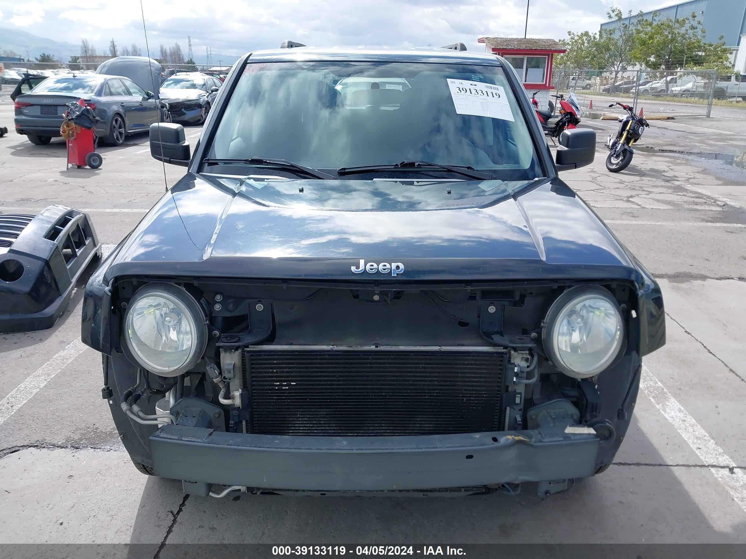 Photo 12 VIN: 1J4FT28A09D195222 - JEEP LIBERTY (PATRIOT) 