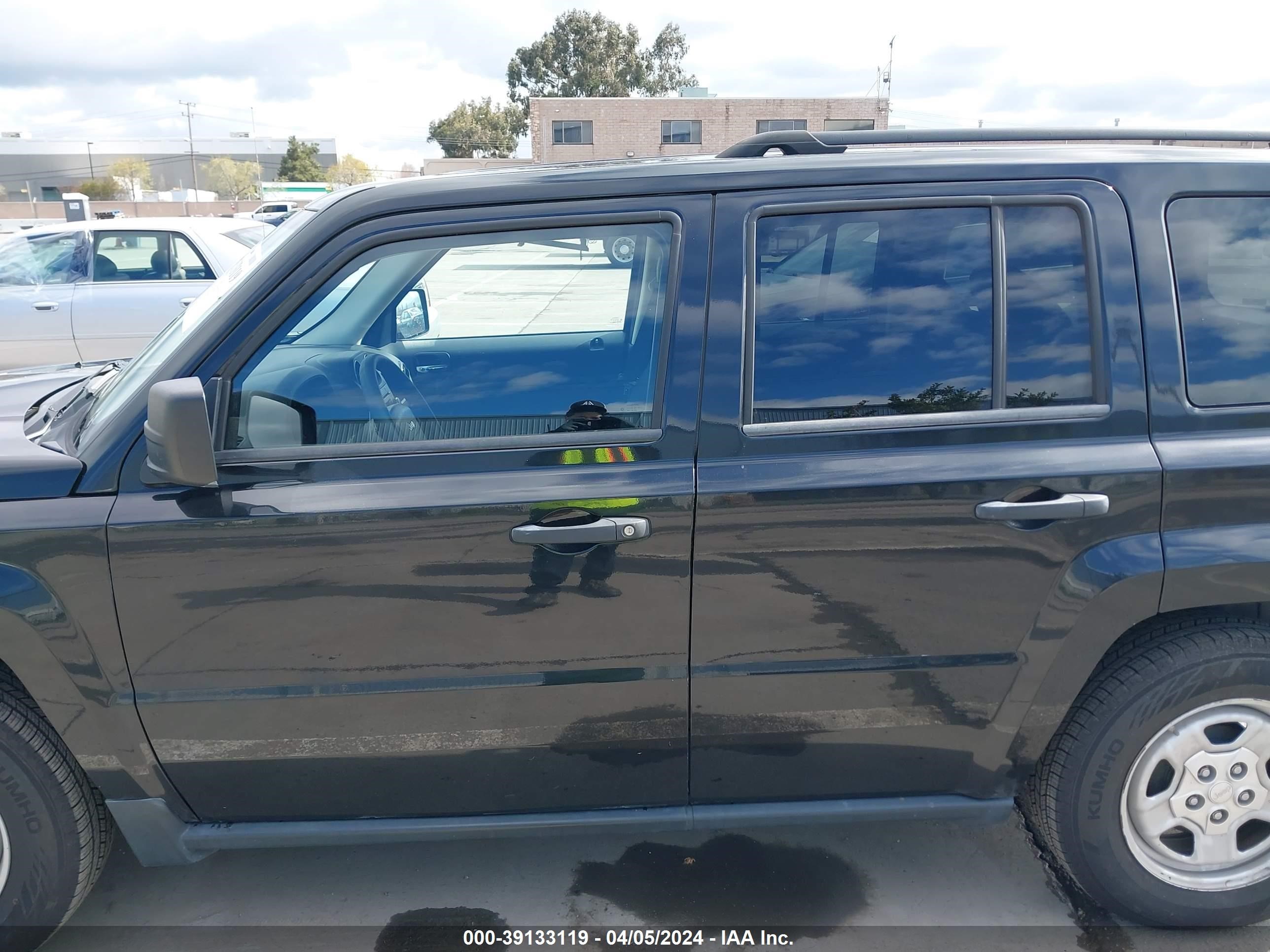 Photo 14 VIN: 1J4FT28A09D195222 - JEEP LIBERTY (PATRIOT) 