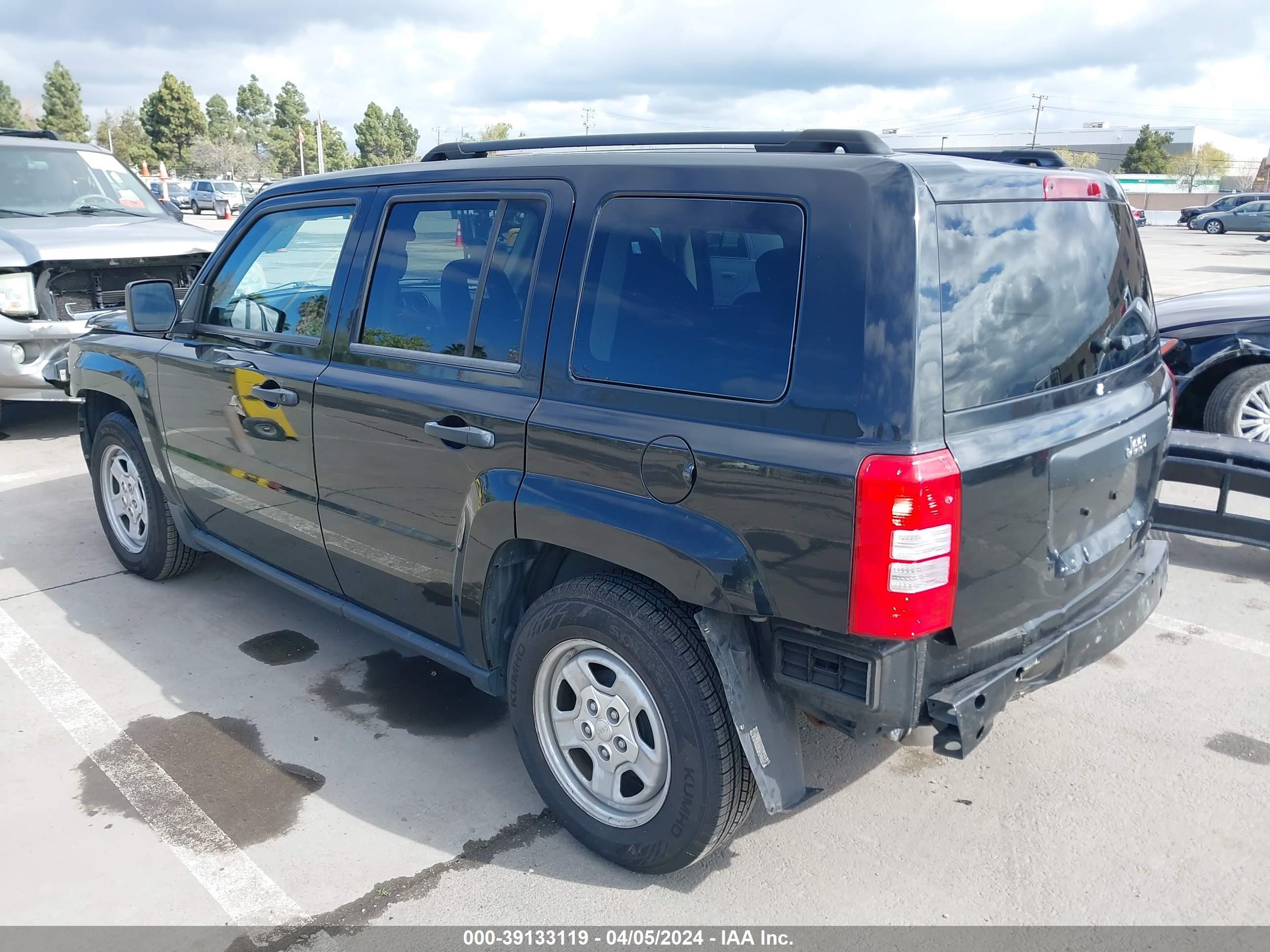 Photo 2 VIN: 1J4FT28A09D195222 - JEEP LIBERTY (PATRIOT) 