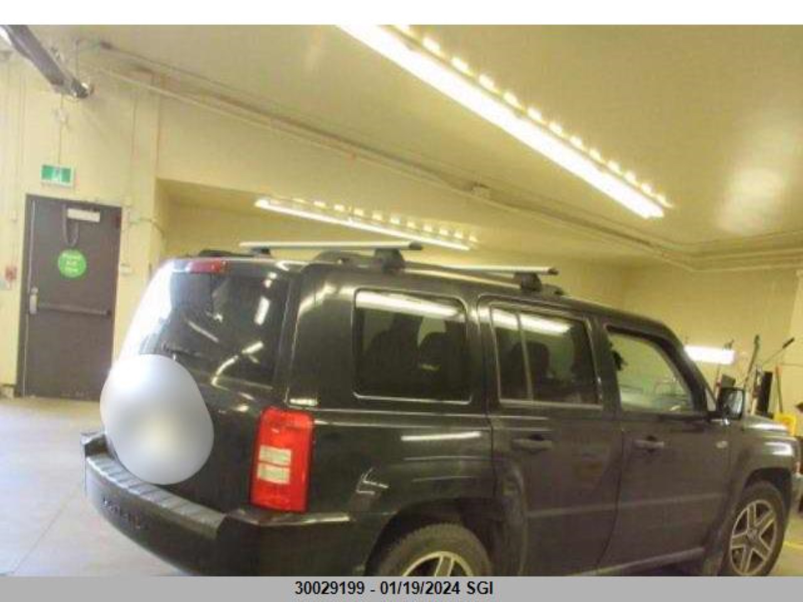 Photo 3 VIN: 1J4FT28B49D211379 - JEEP LIBERTY (PATRIOT) 