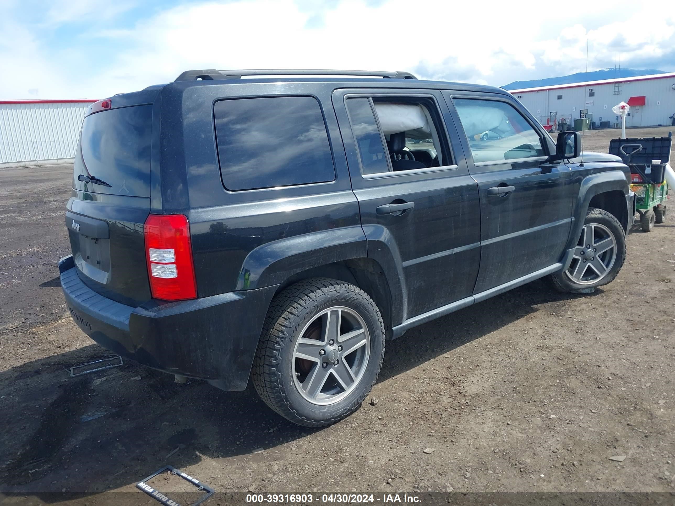 Photo 3 VIN: 1J4FT28B49D217618 - JEEP LIBERTY (PATRIOT) 