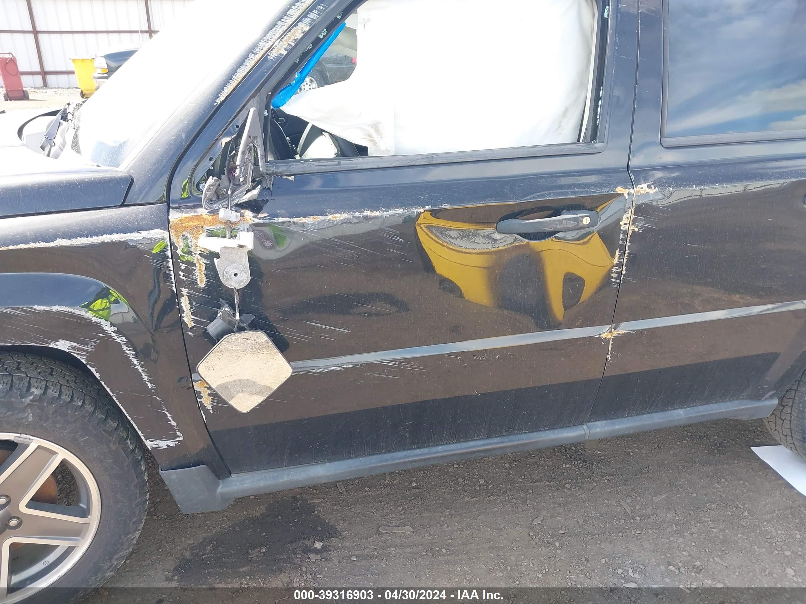 Photo 5 VIN: 1J4FT28B49D217618 - JEEP LIBERTY (PATRIOT) 