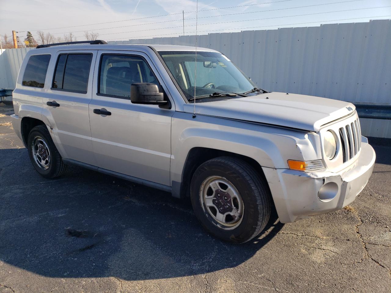 Photo 3 VIN: 1J4FT28B89D126447 - JEEP LIBERTY (PATRIOT) 