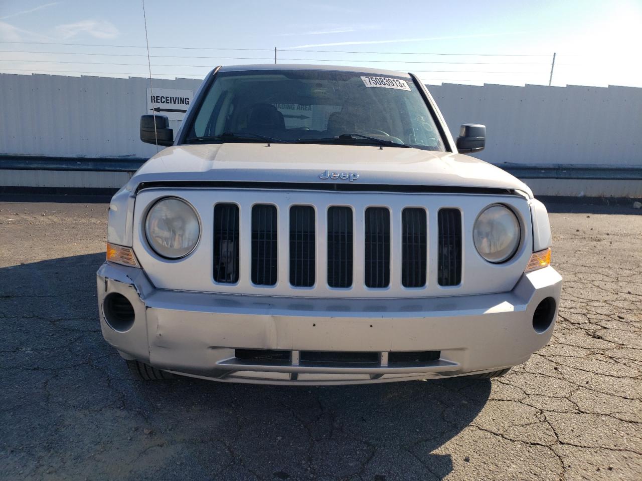 Photo 4 VIN: 1J4FT28B89D126447 - JEEP LIBERTY (PATRIOT) 