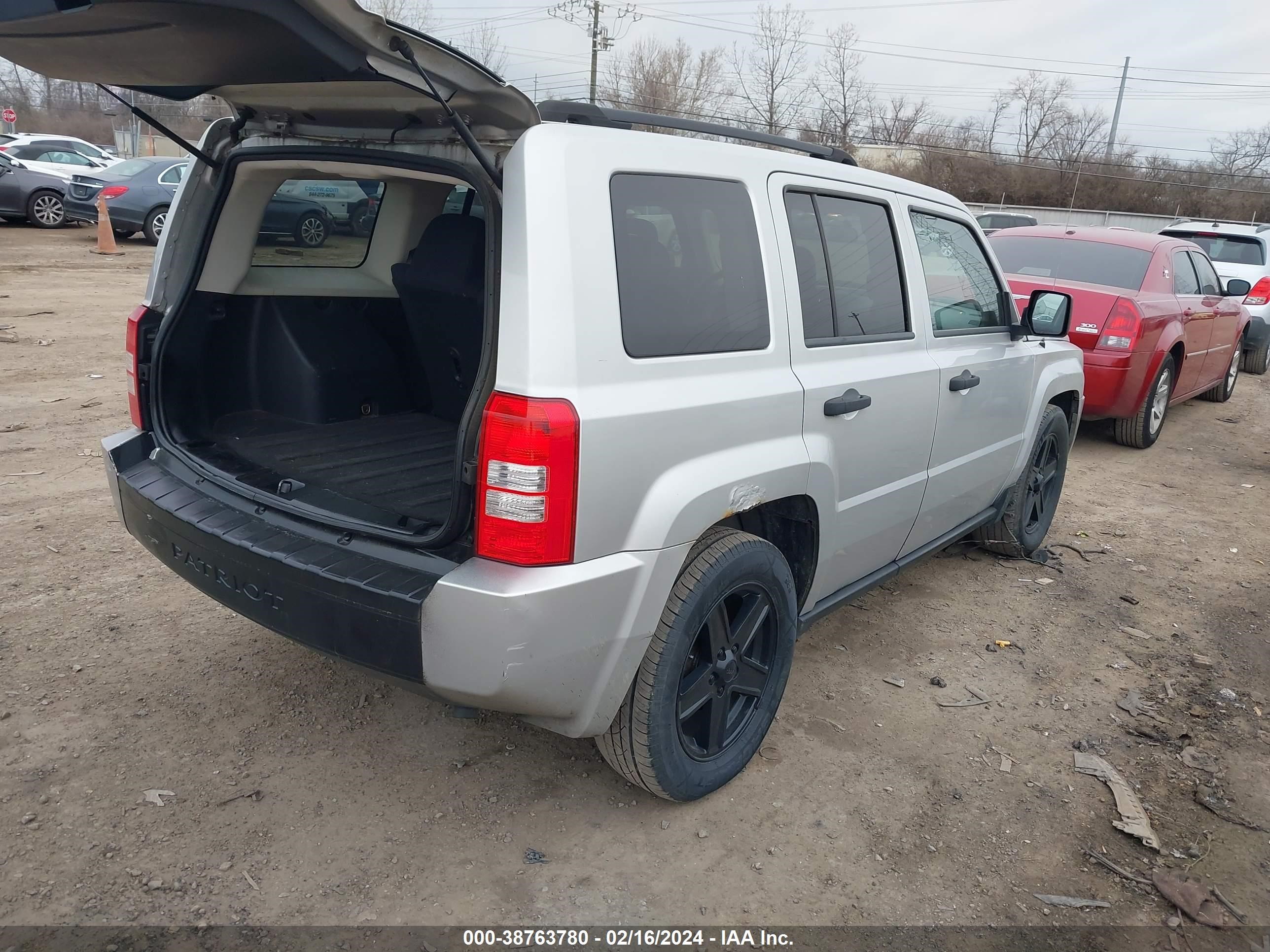 Photo 3 VIN: 1J4FT28B89D221350 - JEEP LIBERTY (PATRIOT) 