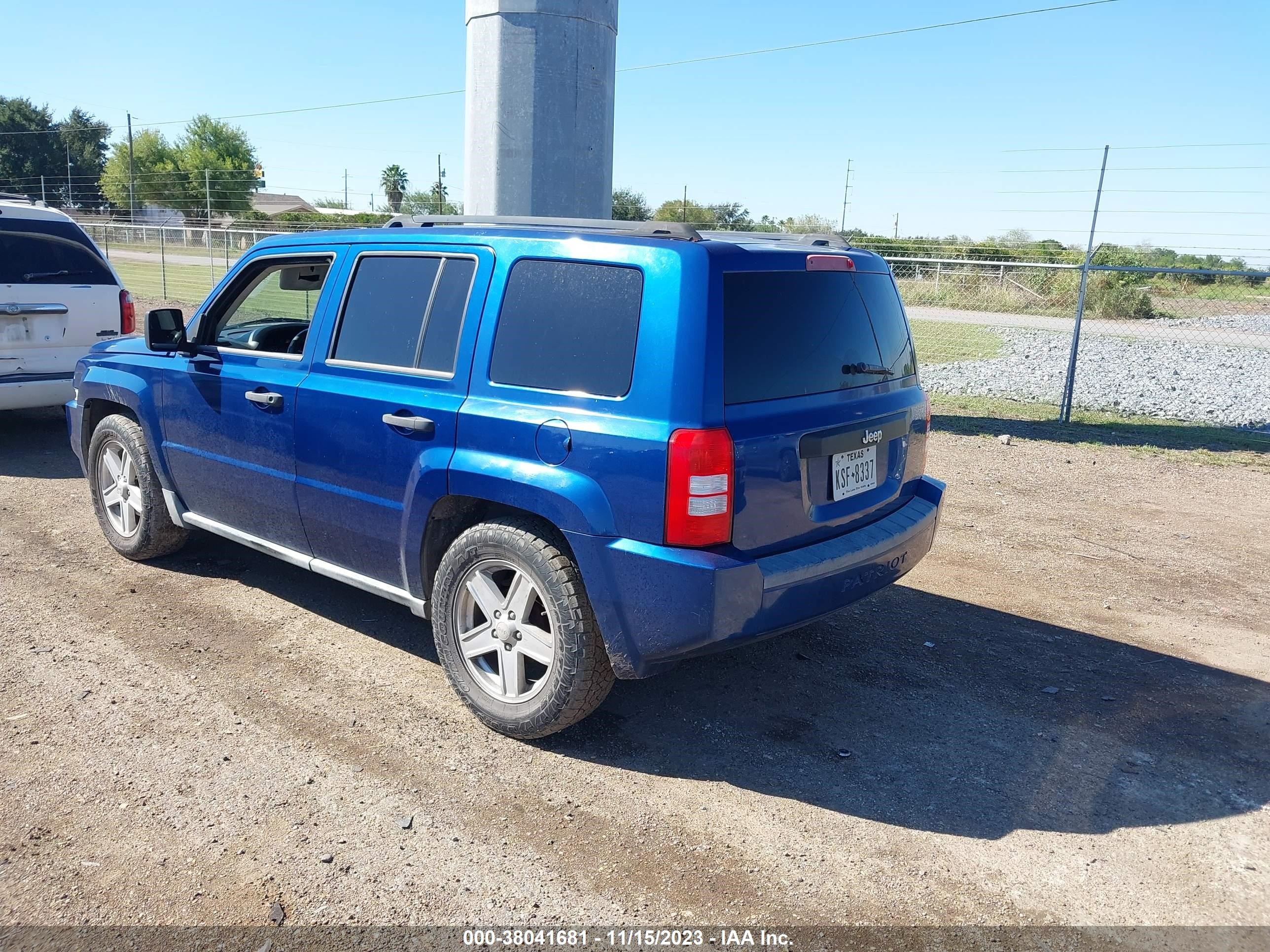 Photo 2 VIN: 1J4FT28BX9D178453 - JEEP LIBERTY (PATRIOT) 