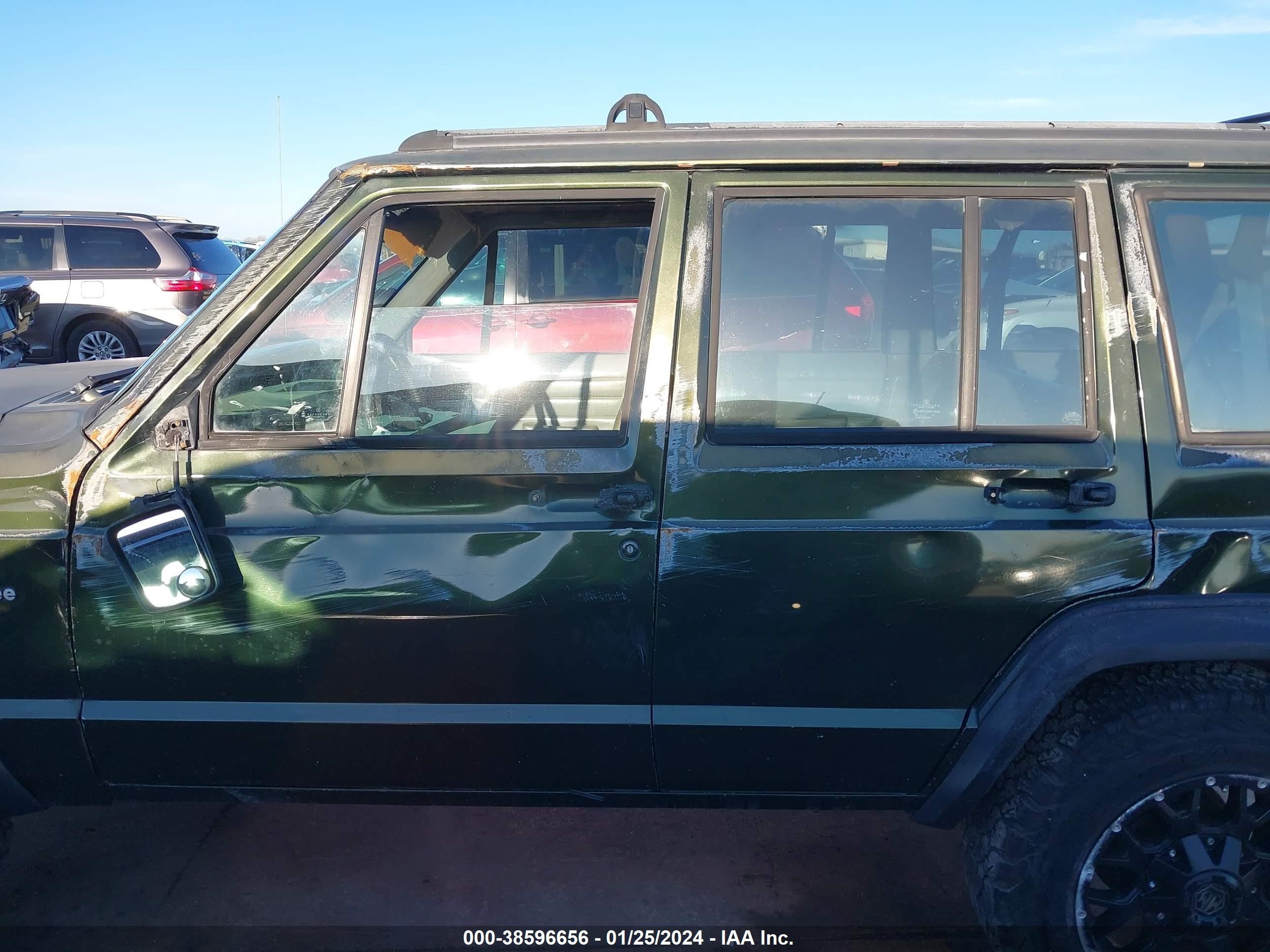 Photo 13 VIN: 1J4FT28S9SL589483 - JEEP CHEROKEE 