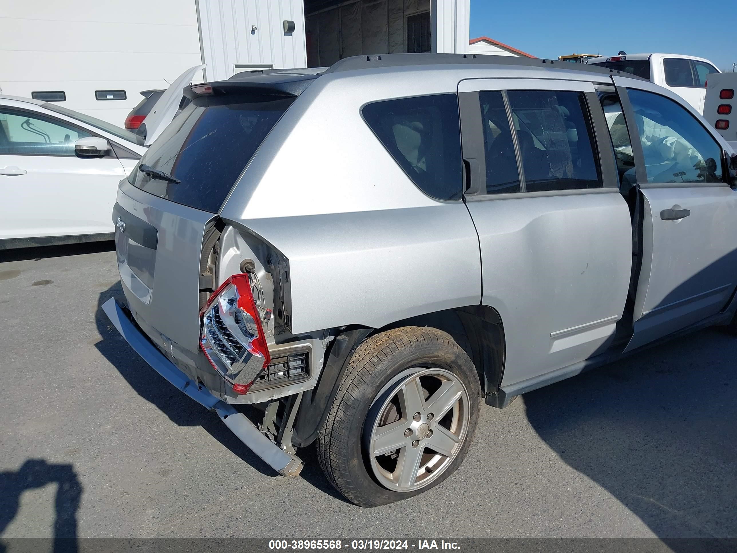 Photo 11 VIN: 1J4FT47A69D234330 - JEEP COMPASS 