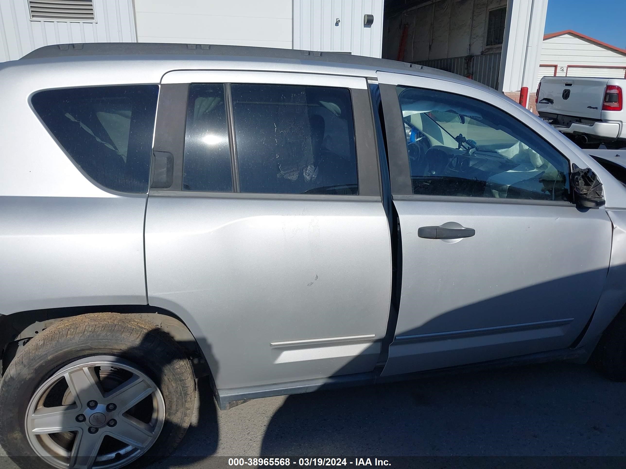 Photo 13 VIN: 1J4FT47A69D234330 - JEEP COMPASS 