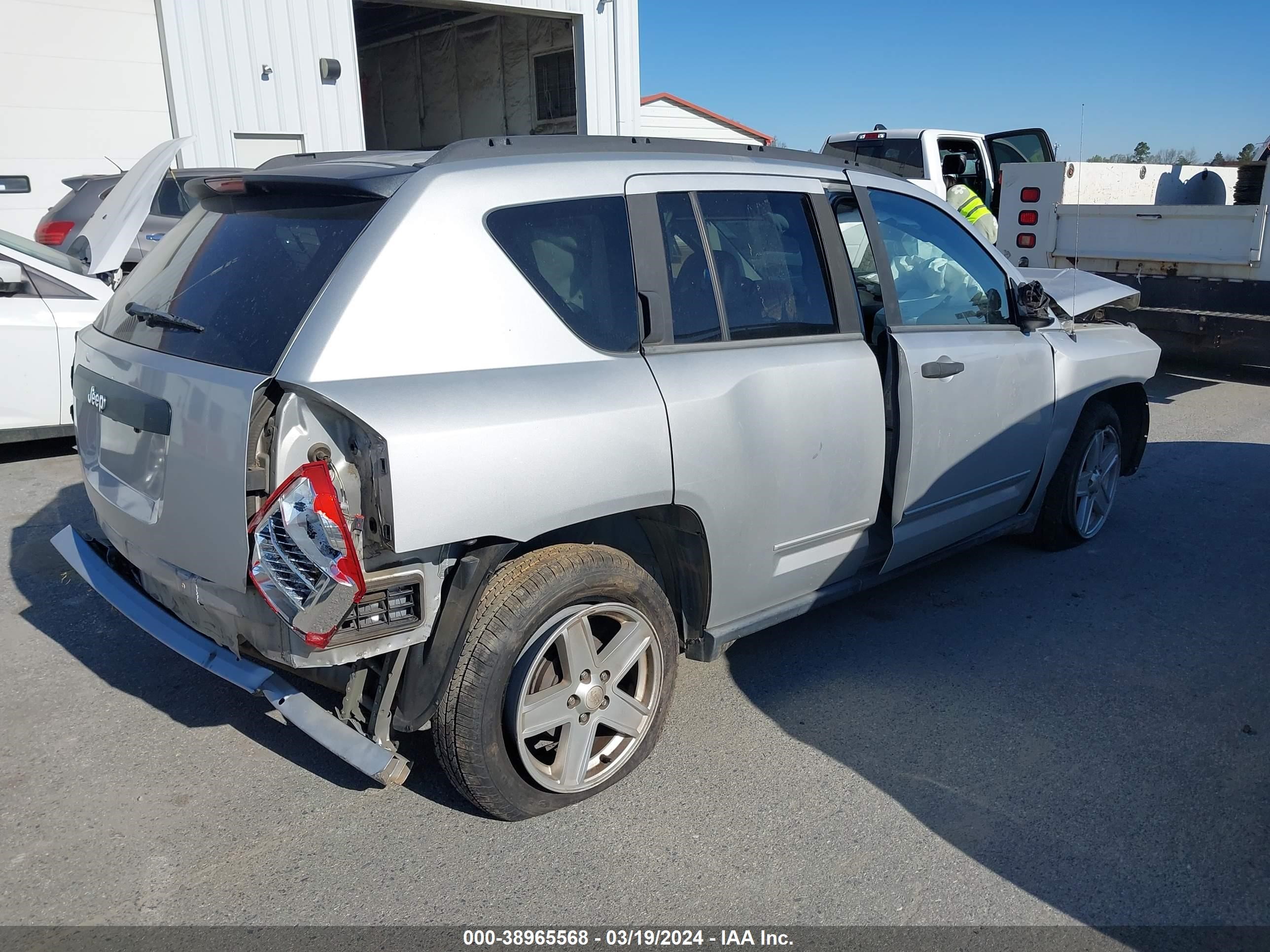 Photo 3 VIN: 1J4FT47A69D234330 - JEEP COMPASS 