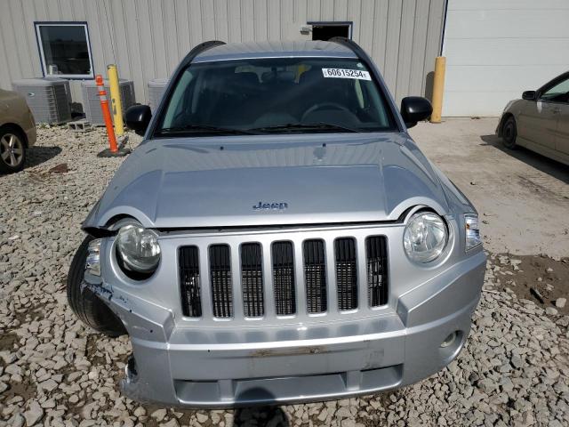 Photo 4 VIN: 1J4FT47B09D117335 - JEEP COMPASS 