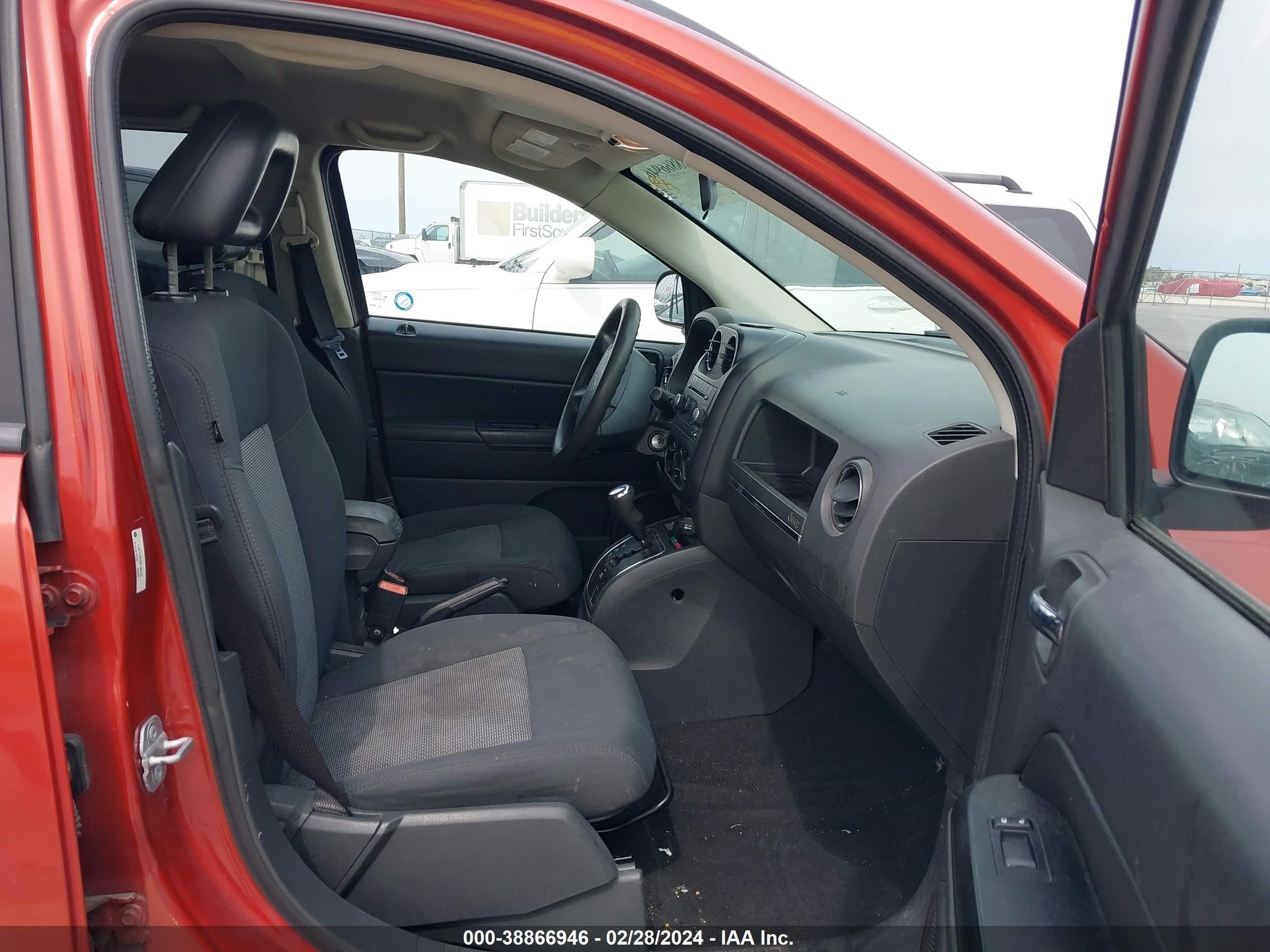 Photo 4 VIN: 1J4FT47B29D196426 - JEEP COMPASS 