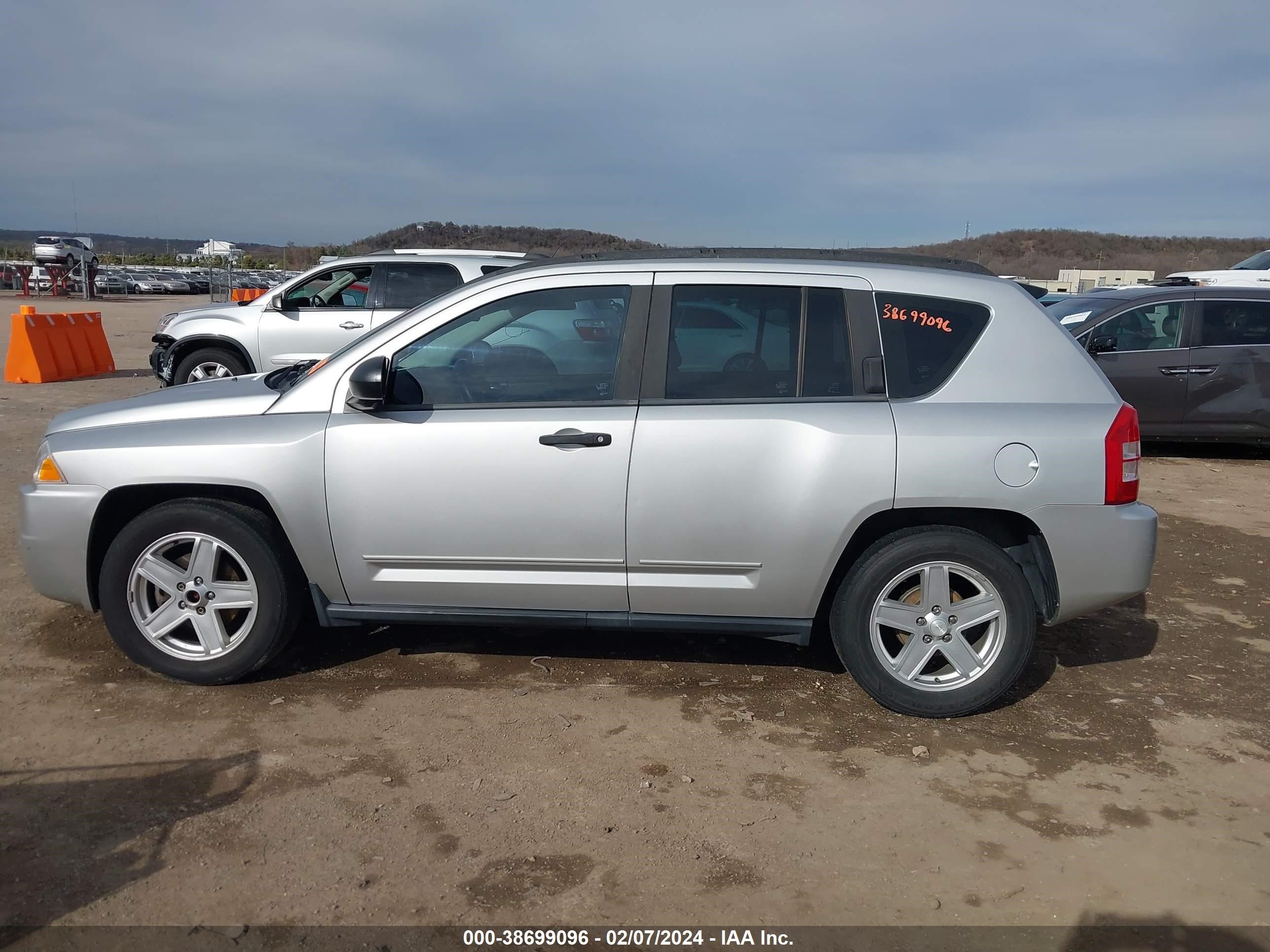 Photo 13 VIN: 1J4FT47B39D134128 - JEEP COMPASS 