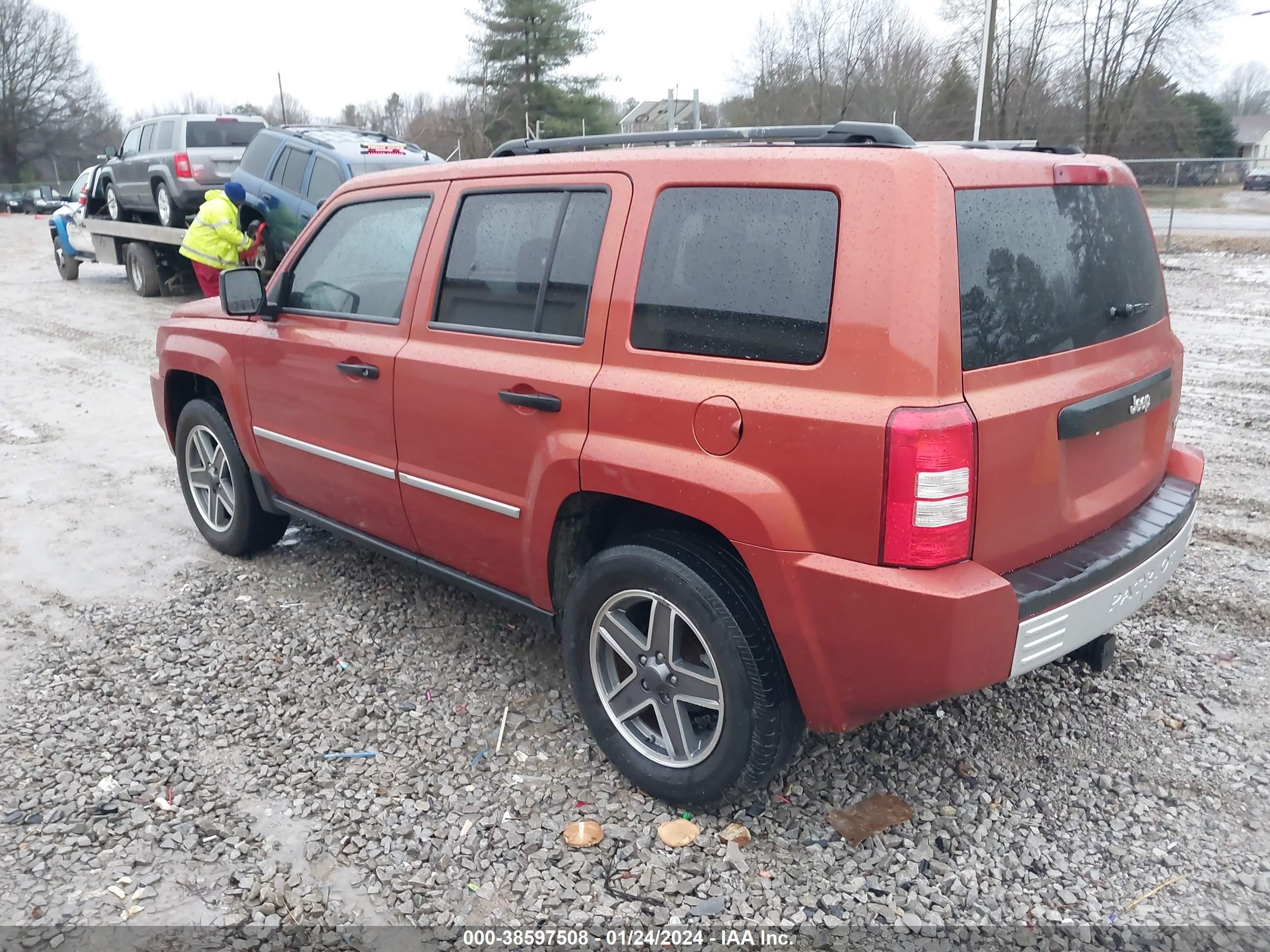 Photo 2 VIN: 1J4FT48B69D110212 - JEEP LIBERTY (PATRIOT) 