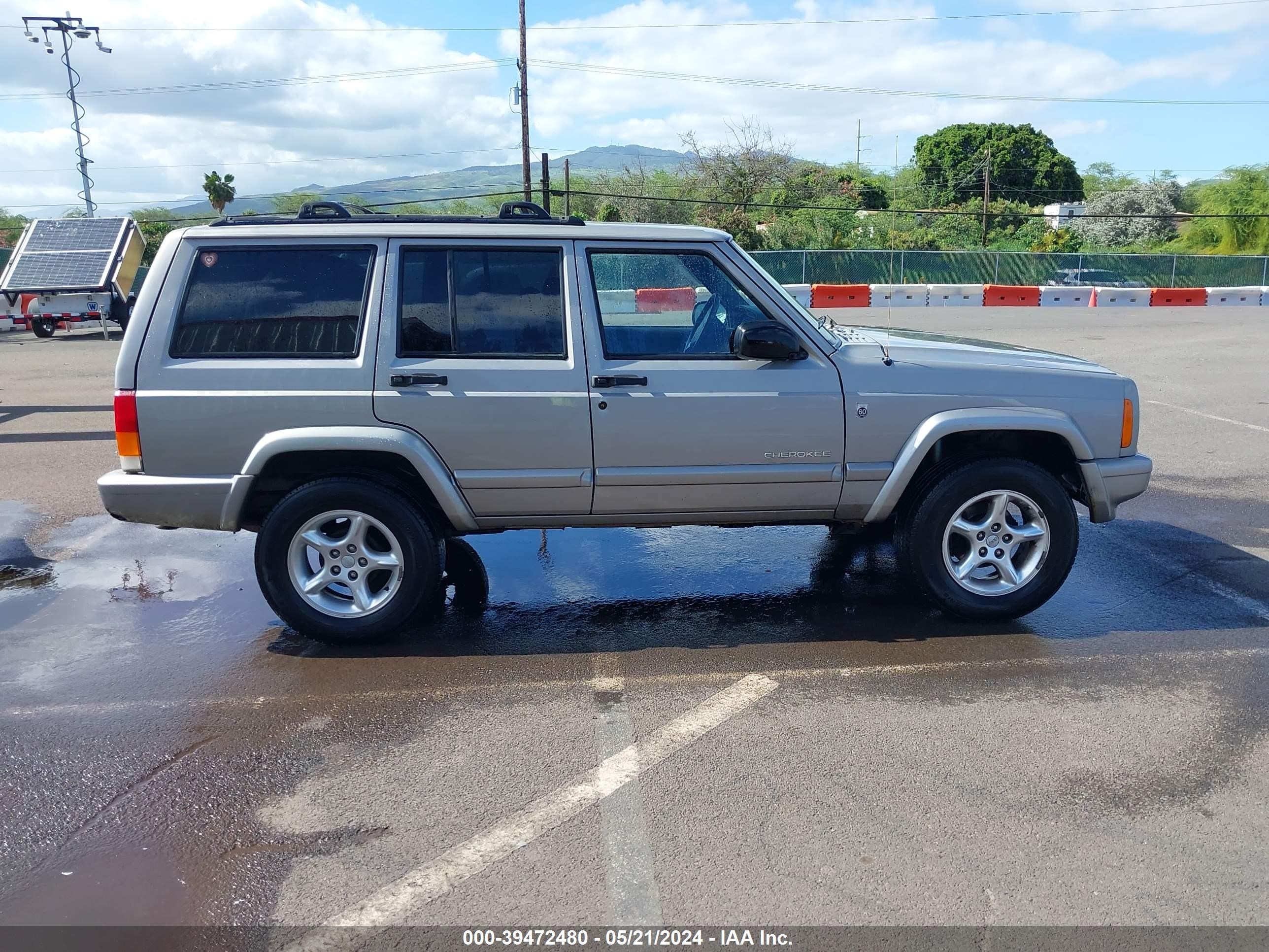 Photo 13 VIN: 1J4FT48S01L605001 - JEEP CHEROKEE 