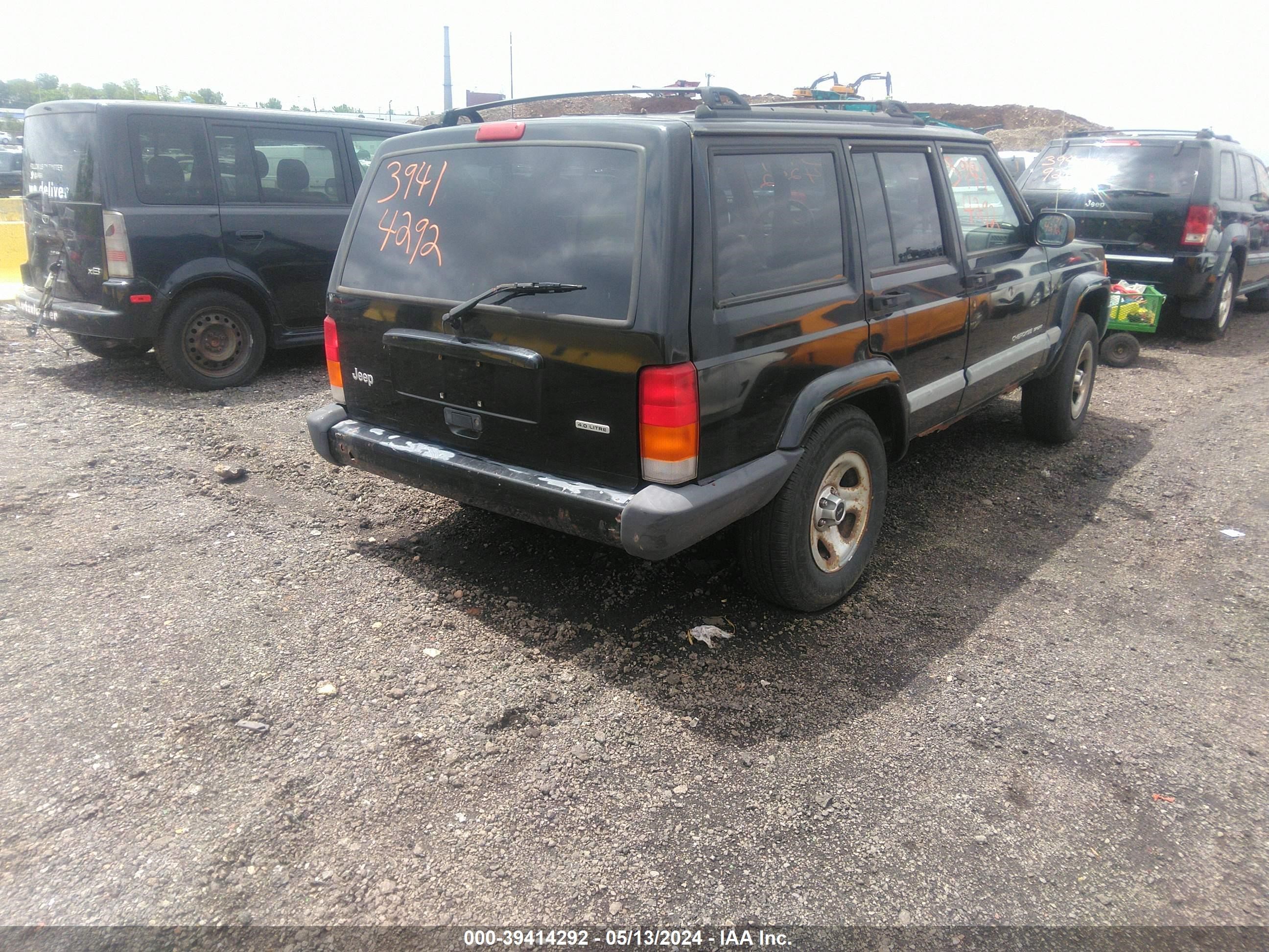 Photo 3 VIN: 1J4FT48S31L596617 - JEEP CHEROKEE 