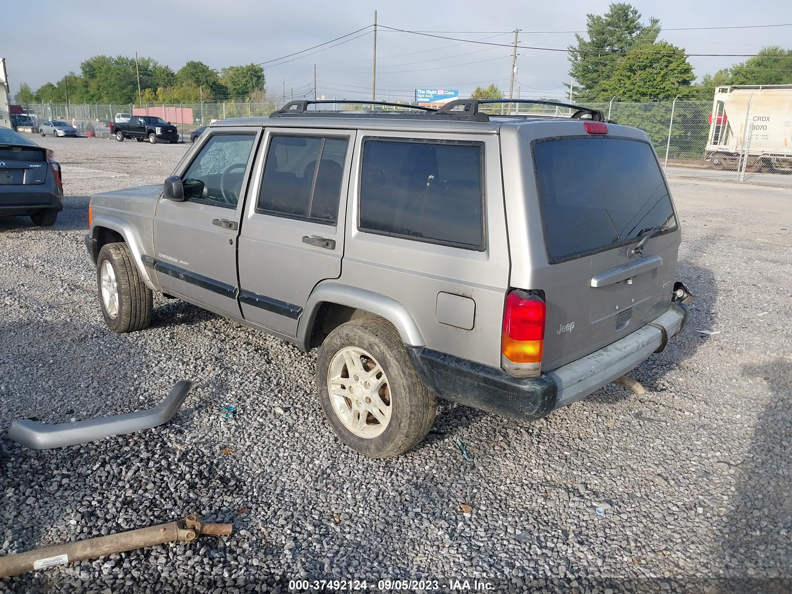 Photo 2 VIN: 1J4FT48S61L538923 - JEEP CHEROKEE 