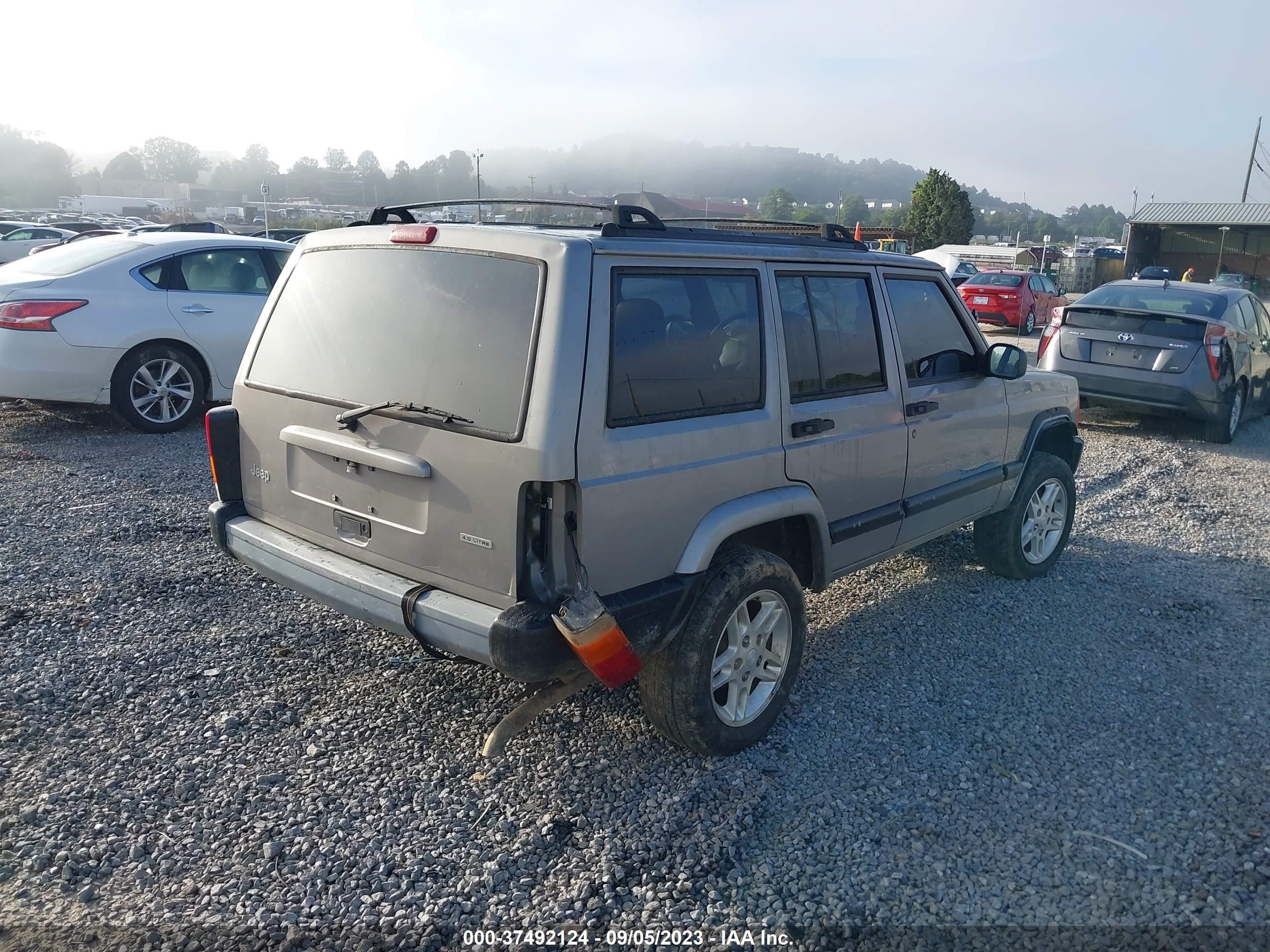 Photo 5 VIN: 1J4FT48S61L538923 - JEEP CHEROKEE 