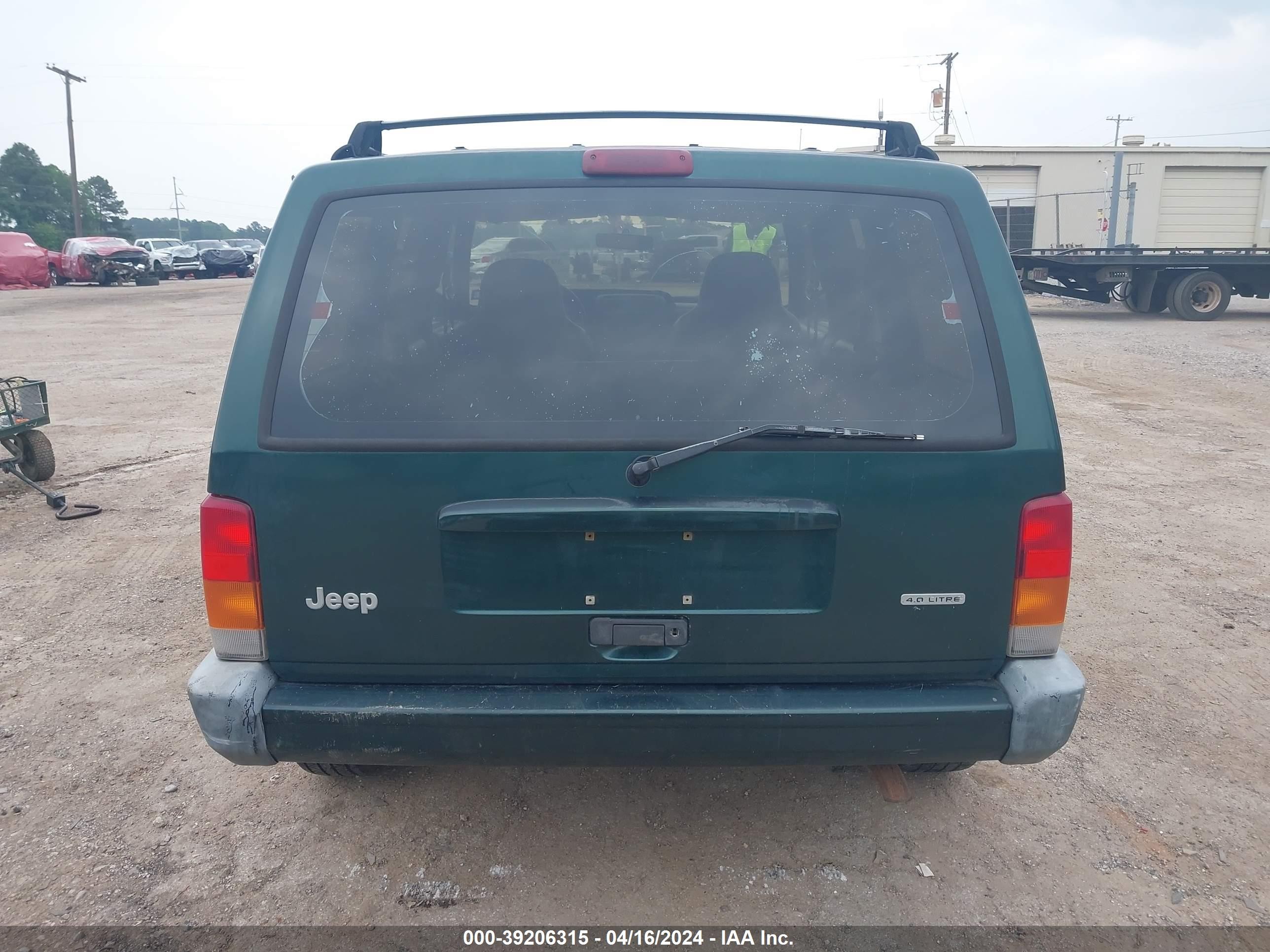 Photo 15 VIN: 1J4FT48S71L614116 - JEEP CHEROKEE 