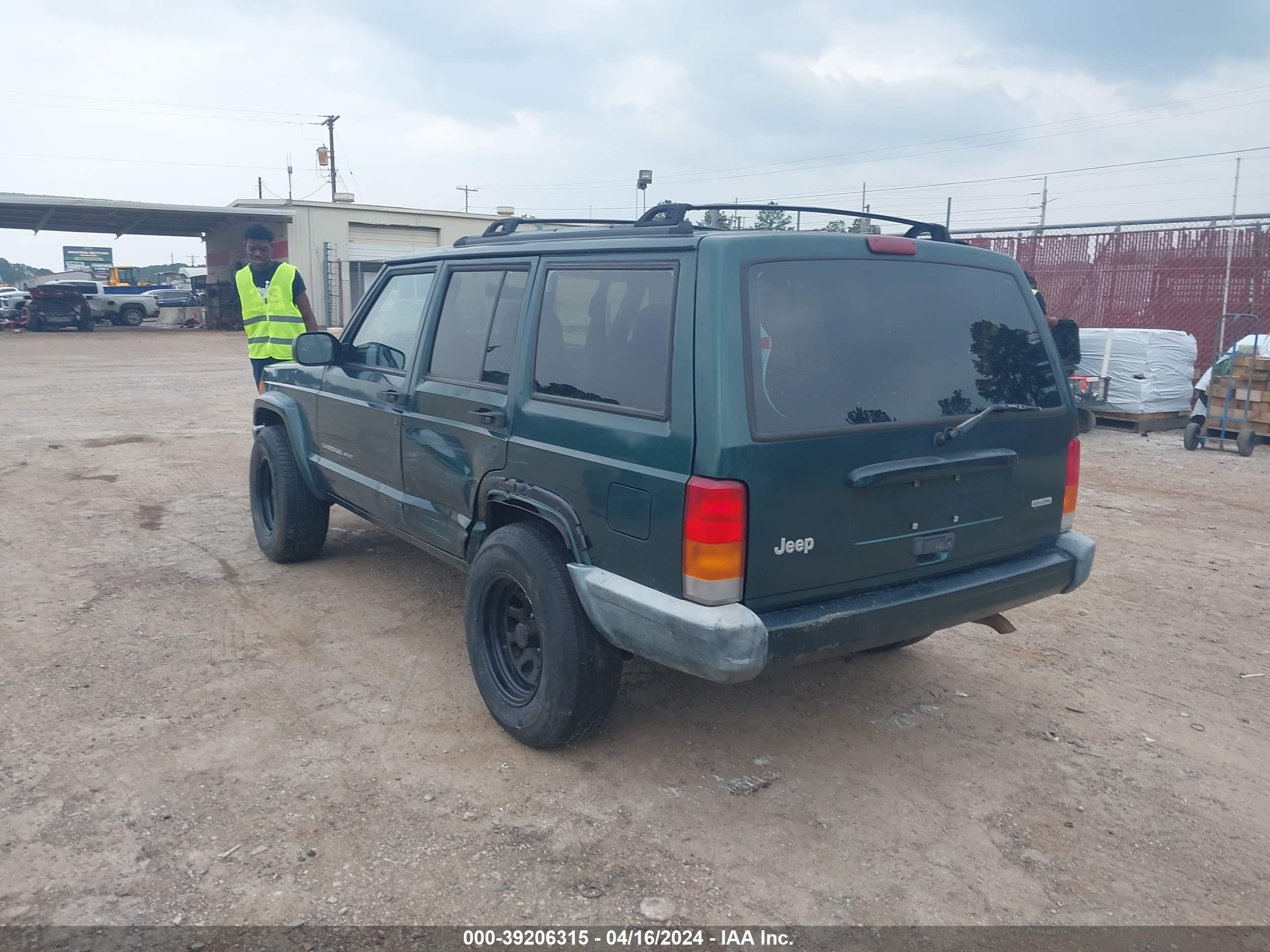 Photo 2 VIN: 1J4FT48S71L614116 - JEEP CHEROKEE 