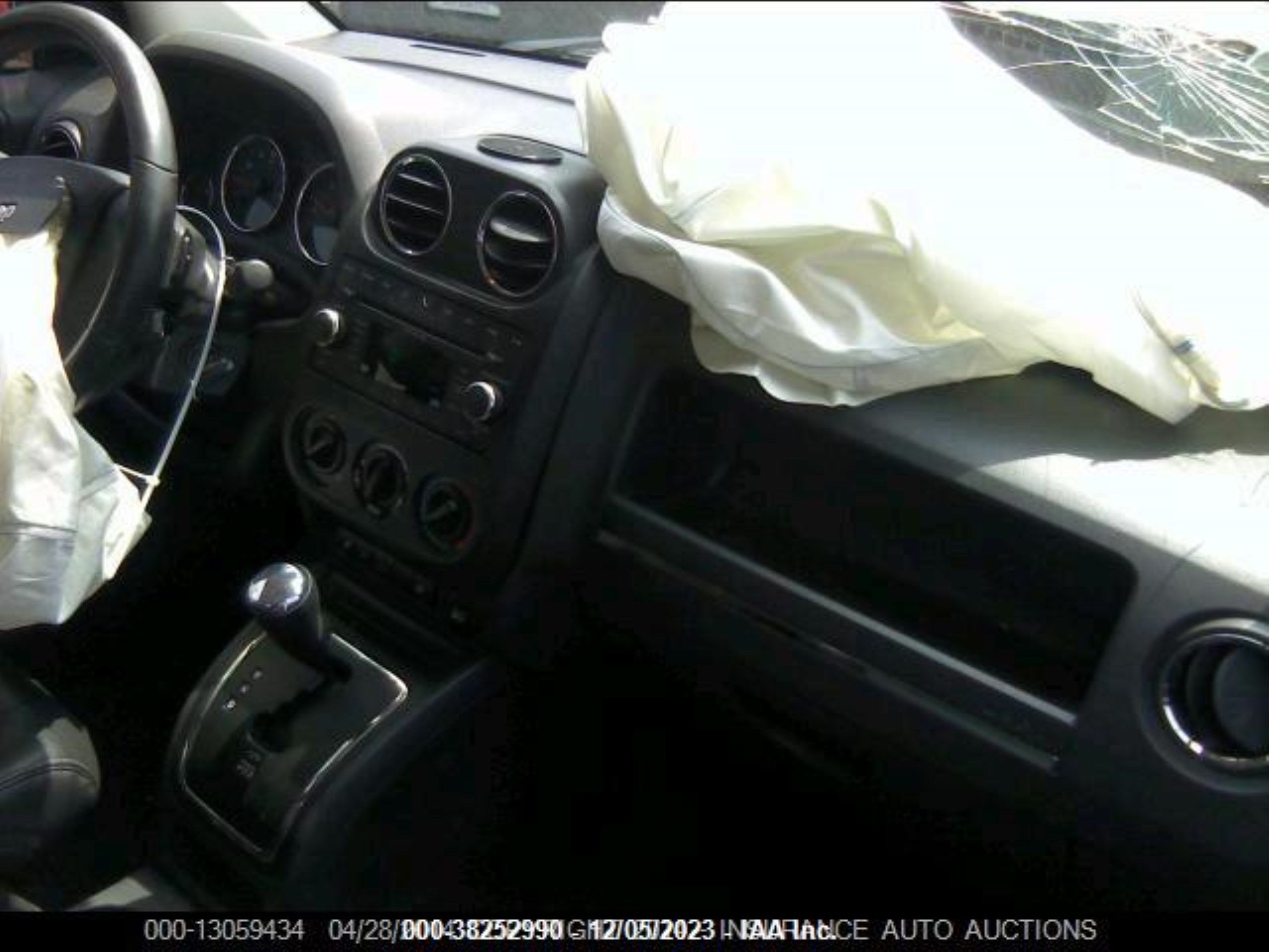 Photo 5 VIN: 1J4FT57B59D183580 - JEEP COMPASS 