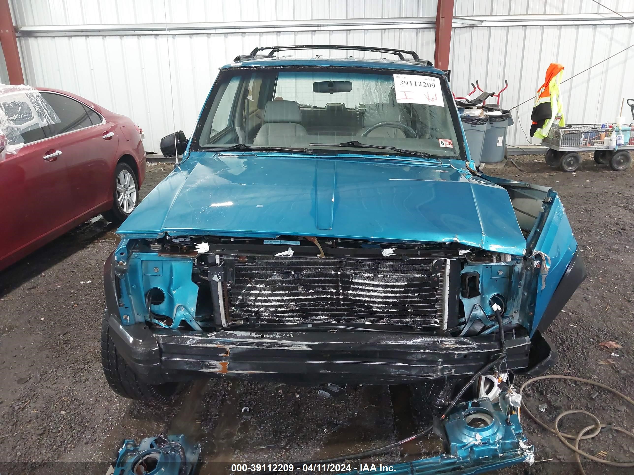 Photo 11 VIN: 1J4FT67S9RL174604 - JEEP CHEROKEE 