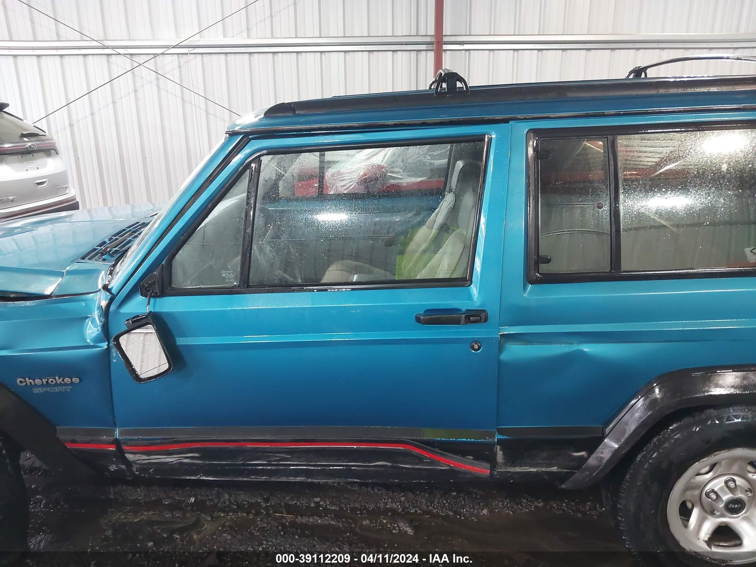 Photo 13 VIN: 1J4FT67S9RL174604 - JEEP CHEROKEE 