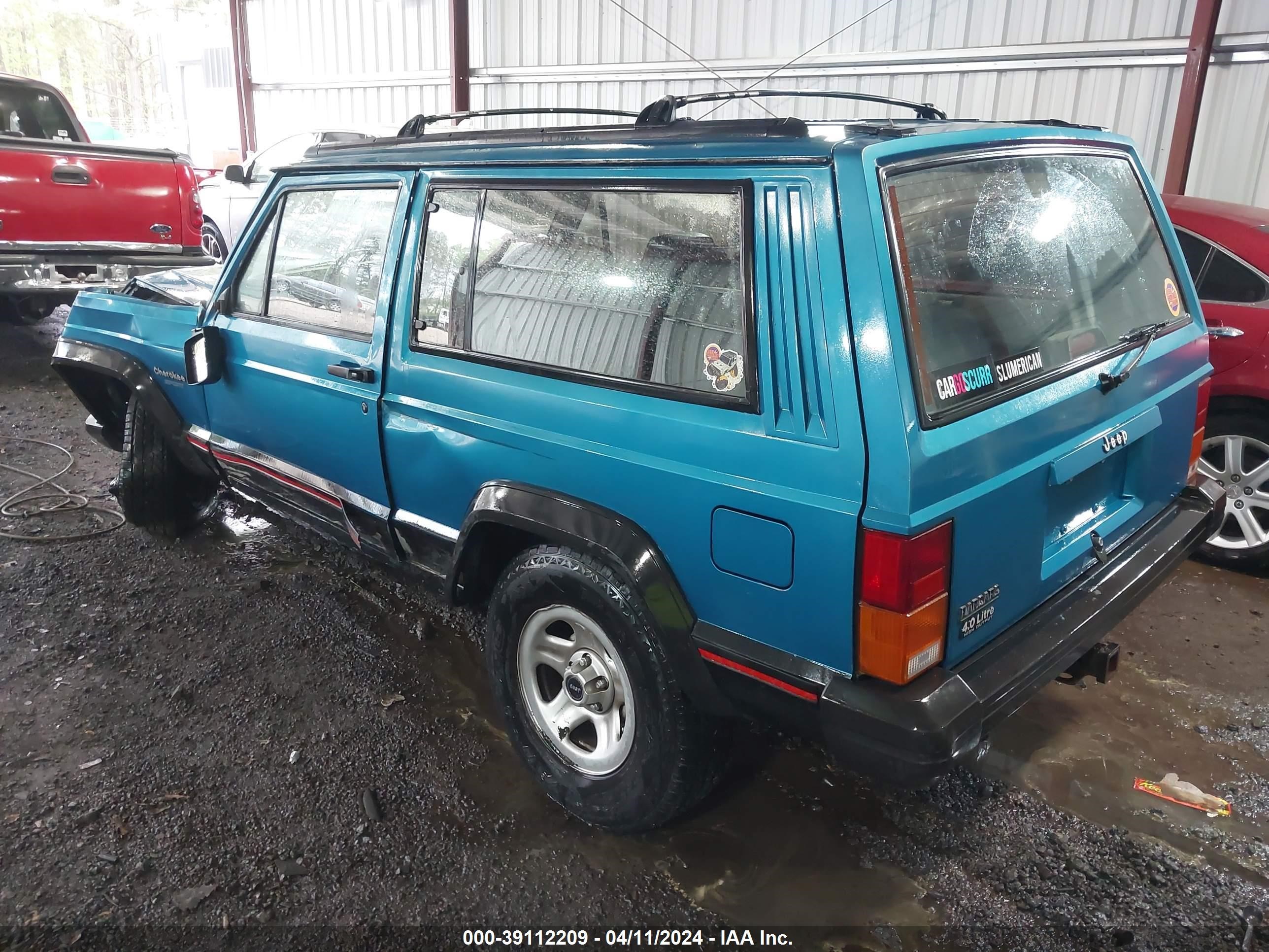 Photo 2 VIN: 1J4FT67S9RL174604 - JEEP CHEROKEE 