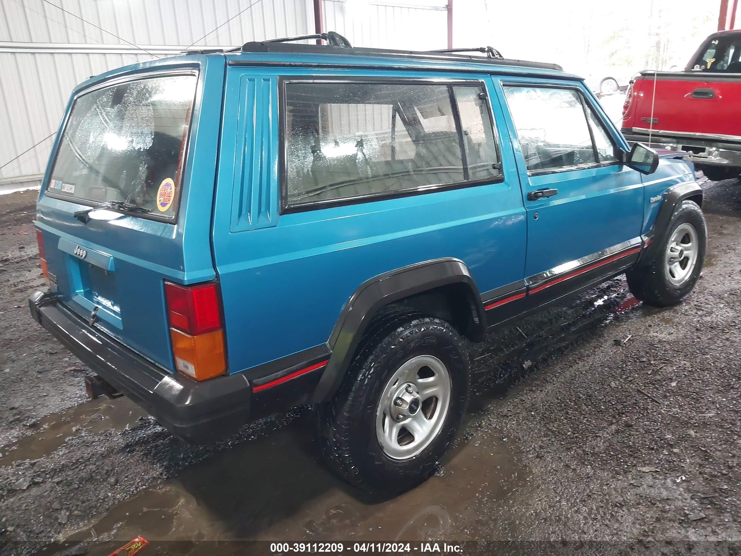 Photo 3 VIN: 1J4FT67S9RL174604 - JEEP CHEROKEE 